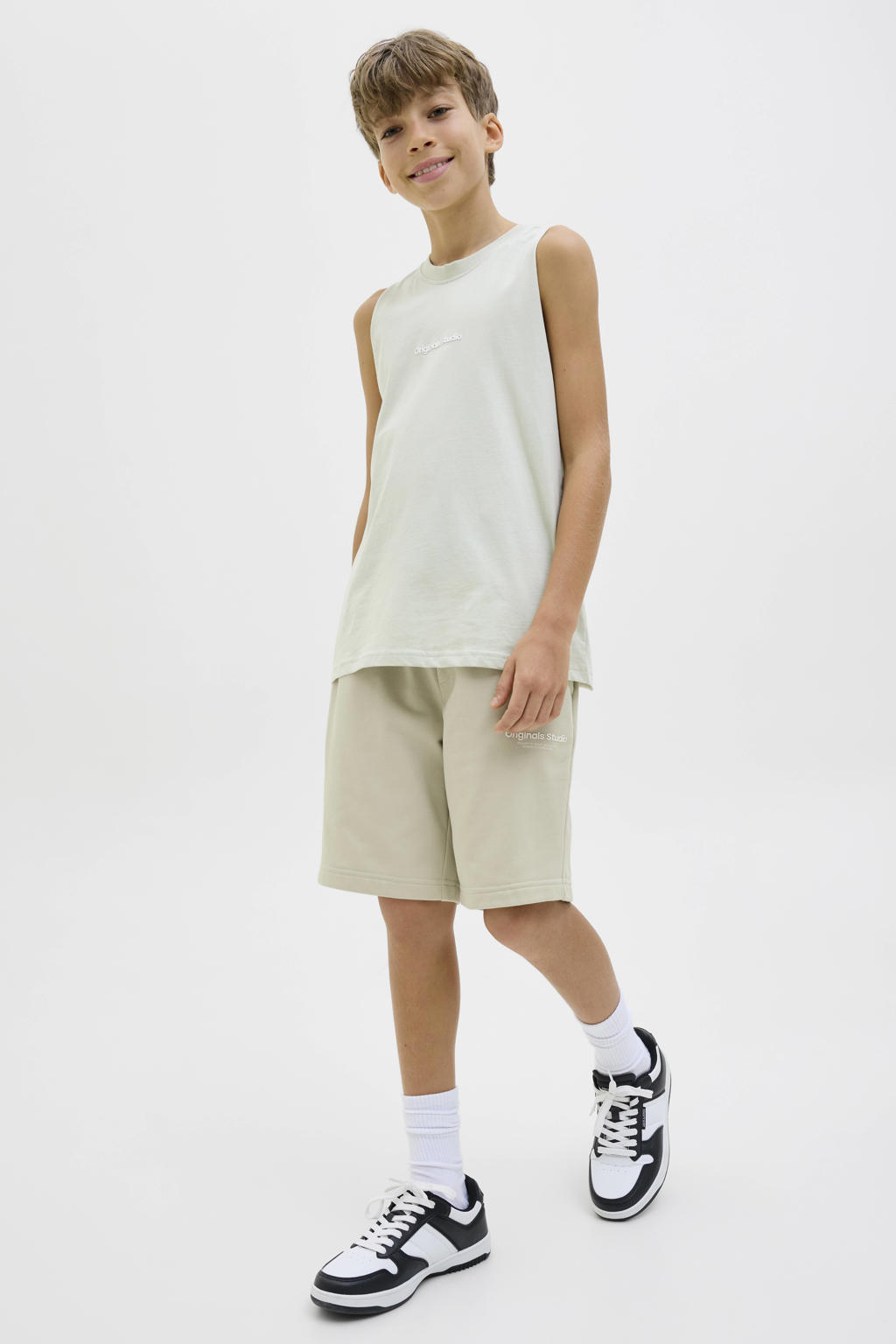 Groene jongens JACK & JONES JUNIOR sweatshort met relaxed, regular waist, elastische tailleband met koord en tekst print