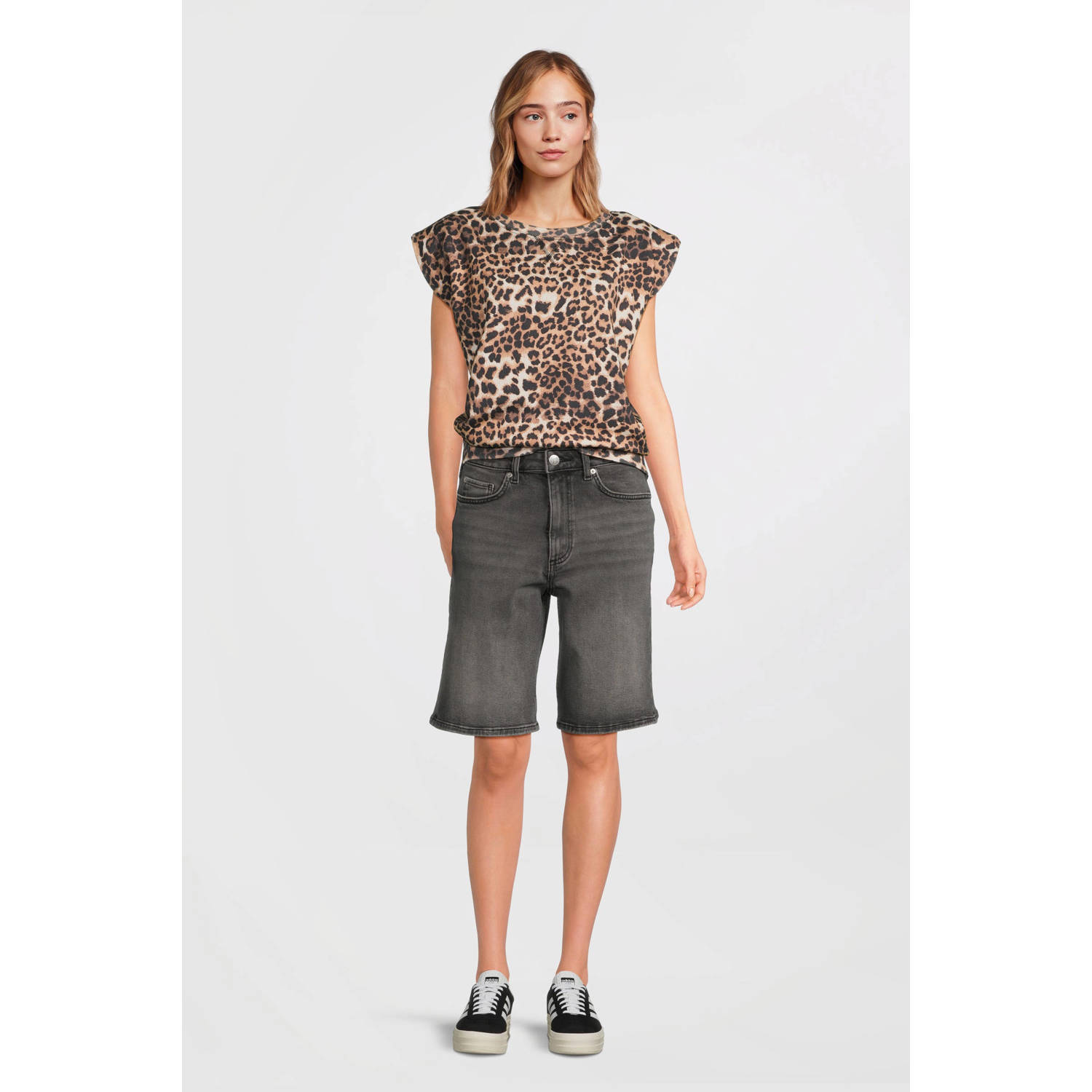 anytime top met schoudervulling leopard print bruin zwart