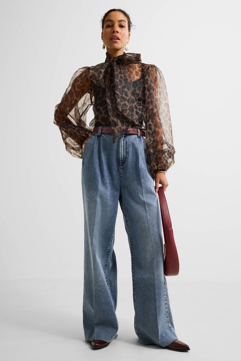 Bruine dames Ruby organza blouse van polyester met dierenprint, lange mouwen, strikkraag en knoopsluiting