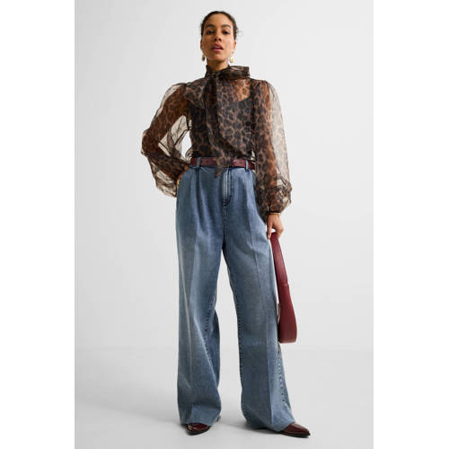 Ruby organza blouse met strikkraag panterprint bruin afbeelding