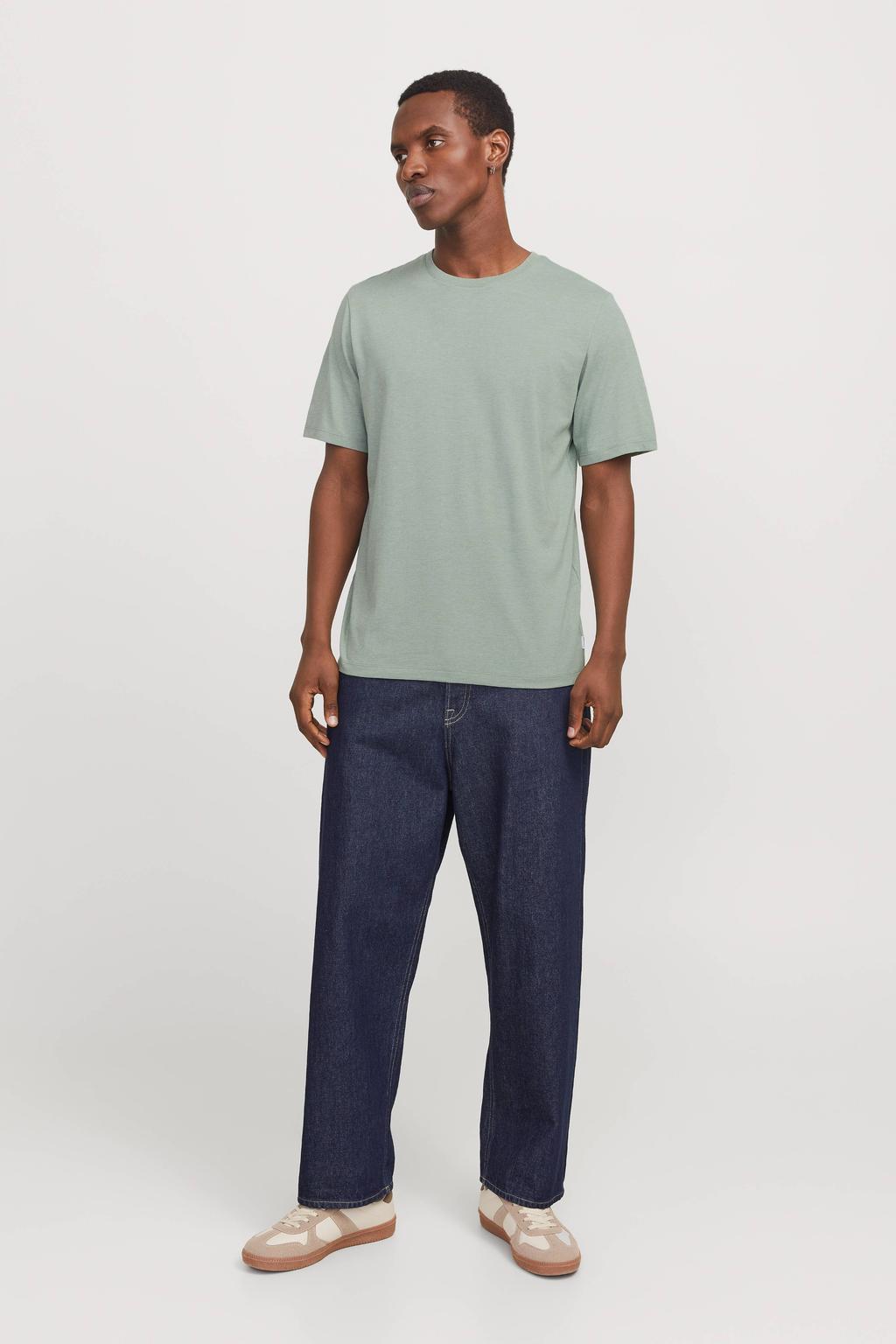 Groene heren JACK & JONES ESSENTIALS regular T-shirt van katoen met melée print, korte mouwen en ronde hals