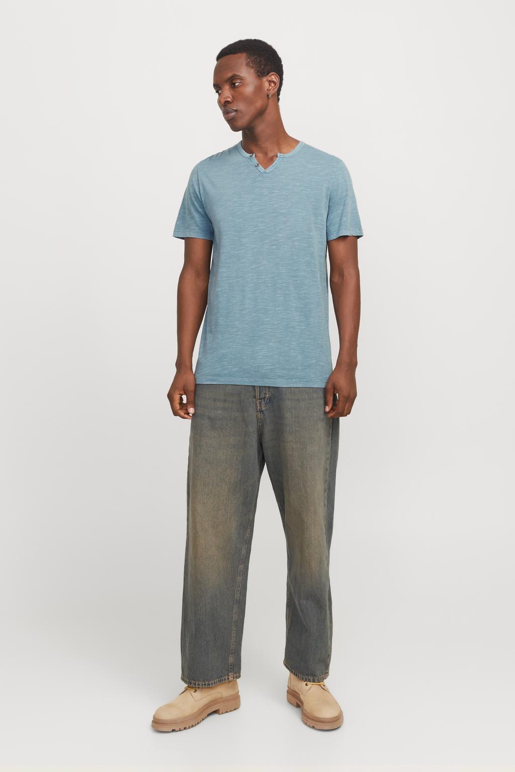 Groene heren JACK & JONES ESSENTIALS T-shirt van katoen met effen, korte mouwen, henleykraag en knoopsluiting