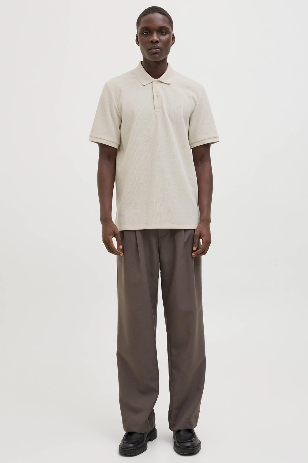 Beige heren JACK & JONES ESSENTIALS regular polo met effen, korte mouwen, knoopsluiting en borduursels