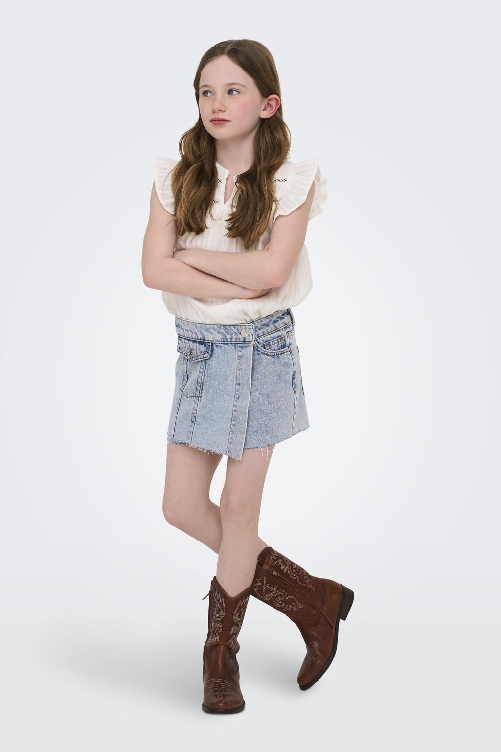 Blauwe meisjes KIDS ONLY GIRL spijkerrok gemaakt van denim en met knoopsluiting