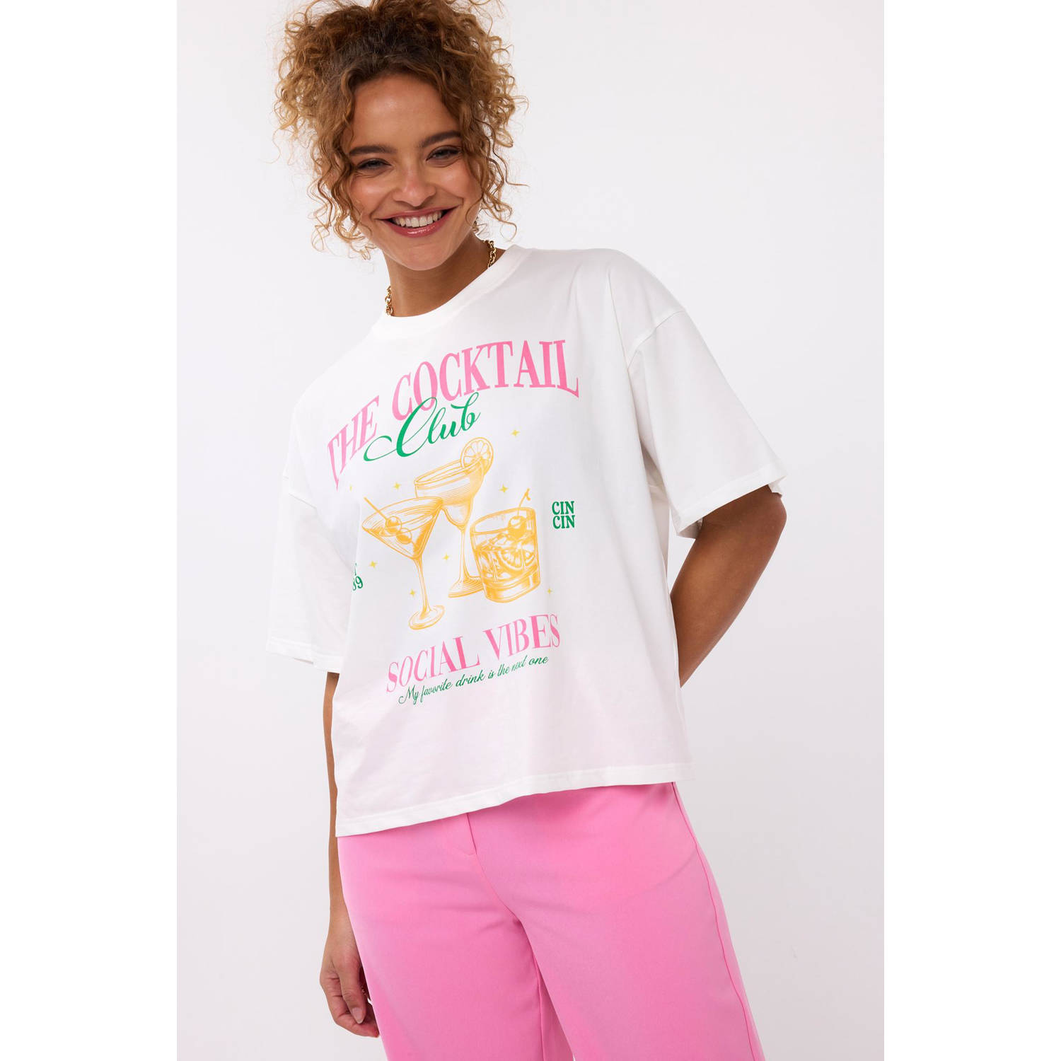 YDENCE Dames Tops & T-shirts T-shirt Cocktail Club Wit