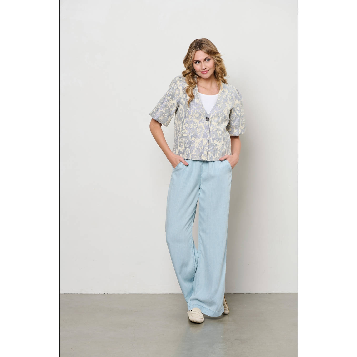 &Co Woman straight regular waist casual broek lichtblauw