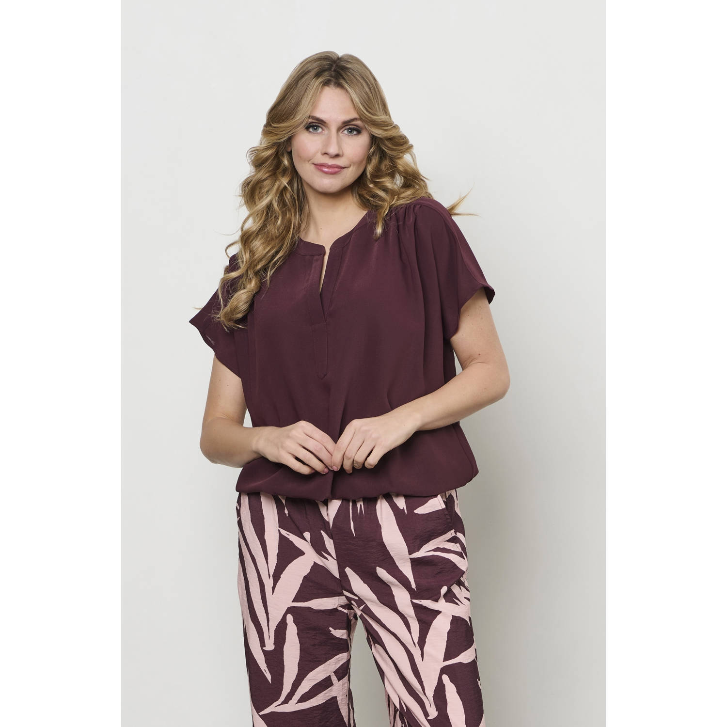 &Co Woman straight regular waist casual broek donkerpaars