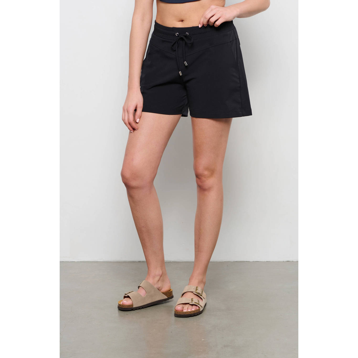 &Co Woman straight regular waist casual short zwart