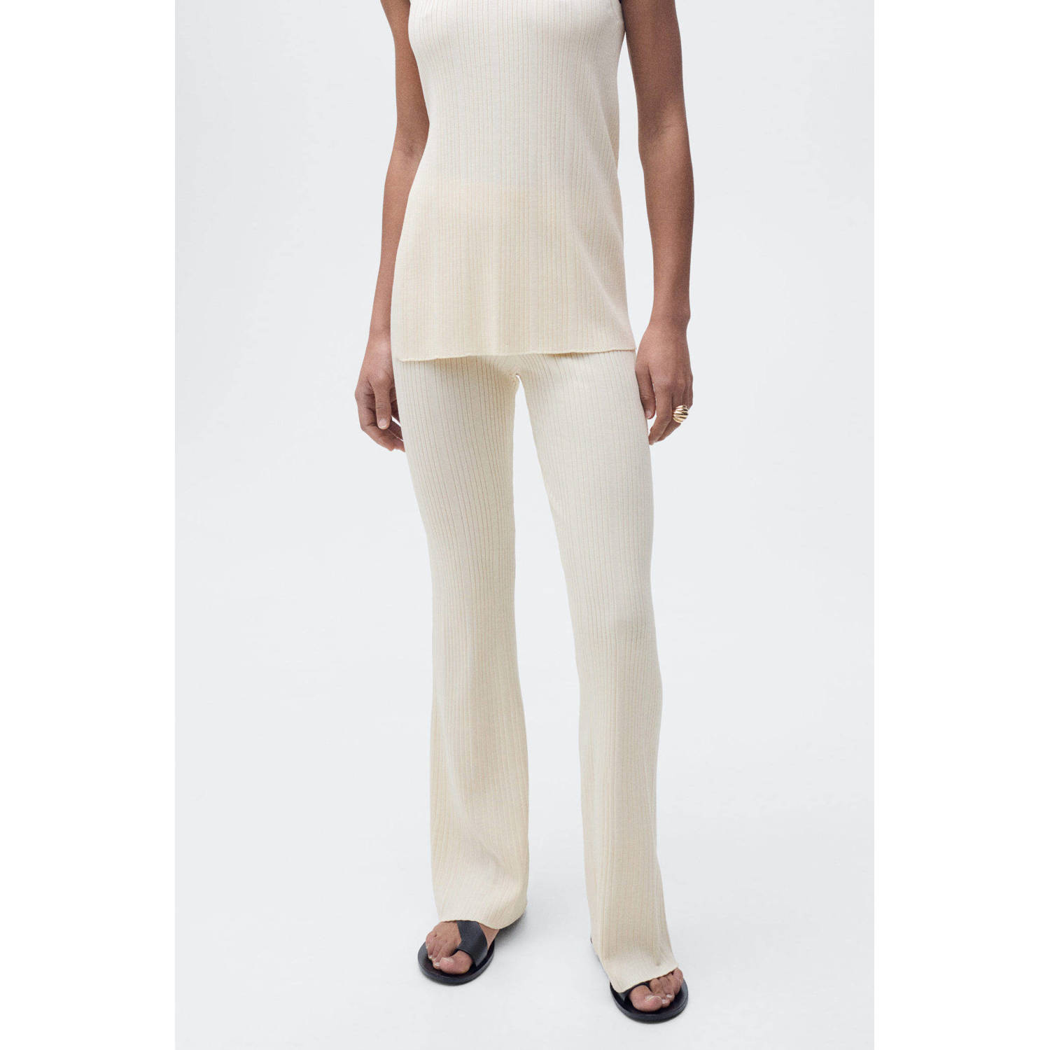 Mango flared regular waist flared broek ecru rib gebreid