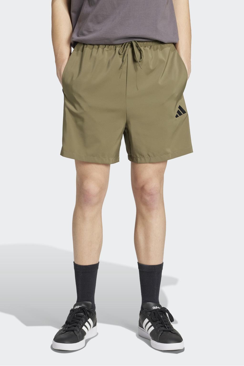 Olijfgroene heren adidas Sportswear Senior sportshort van polyester met regular fit, elastische tailleband met koord en printopdruk