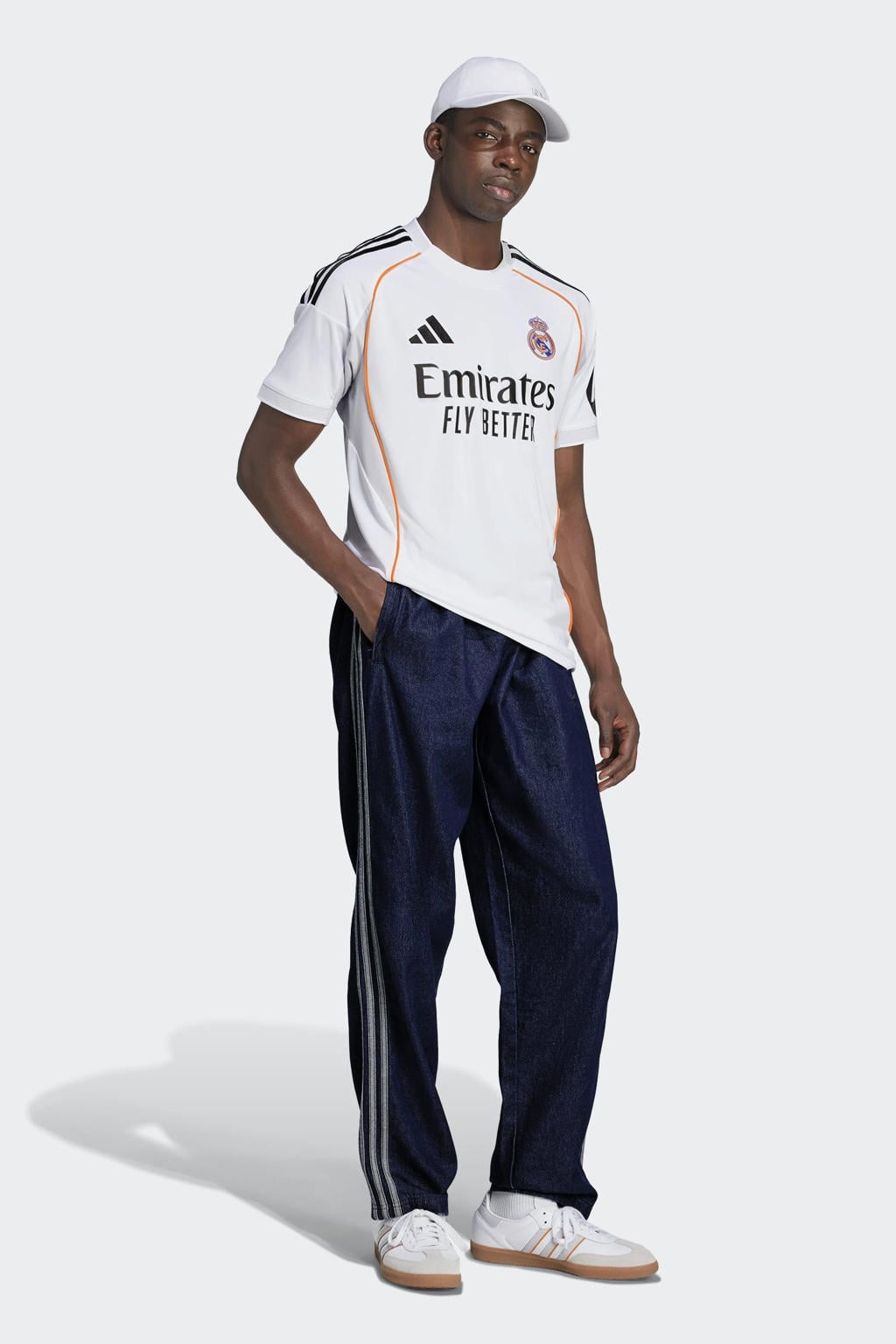 Wit en zwarte heren adidas Performance Senior Real Madrid voetbalshirt Thuis van polyester met korte mouwen en V-hals