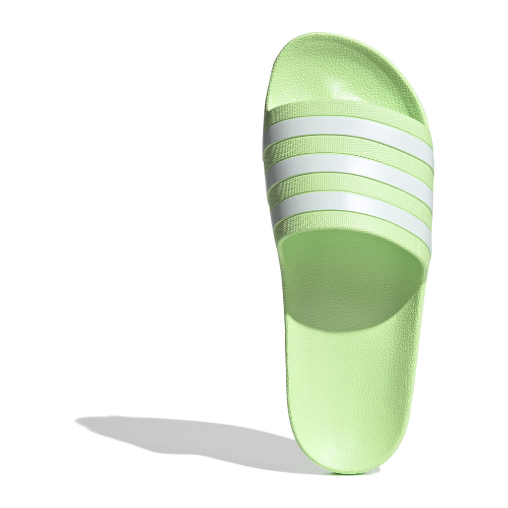 Limegroene unisex adidas Sportswear Adilette Adilette Aqua badslippers van rubber met logo
