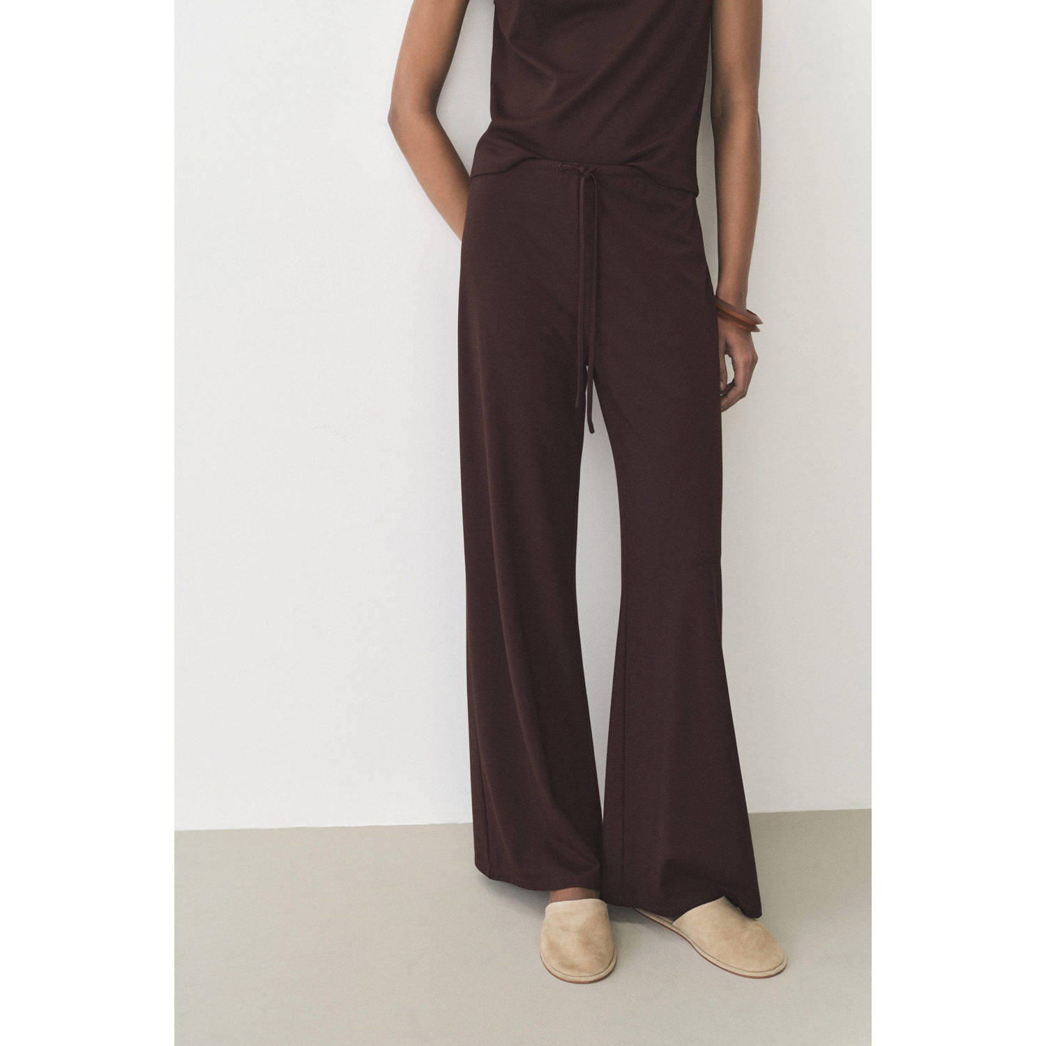 Mango regular waist casual broek donkerbruin