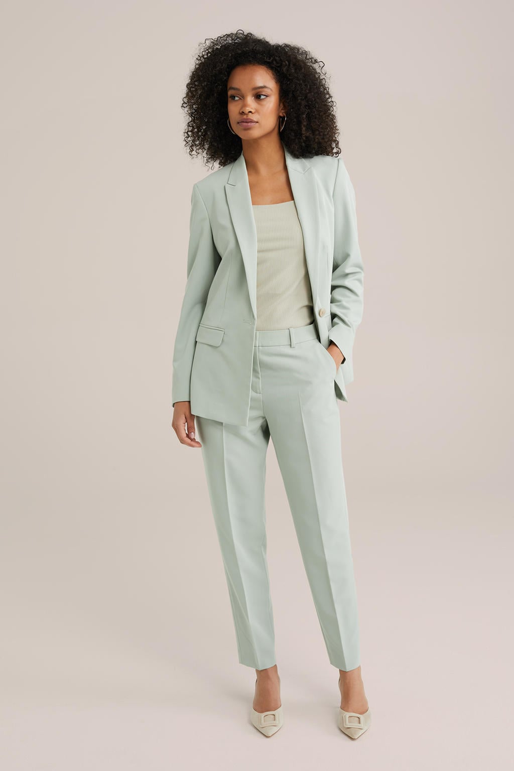 Mintgroene dames WE Fashion tapered regular waist pantalon van polyester met rits, haak- en knoopsluiting en effen