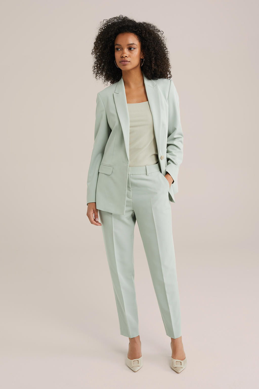 Mintgroene dames WE Fashion tapered regular waist pantalon van polyester met rits, haak- en knoopsluiting en effen