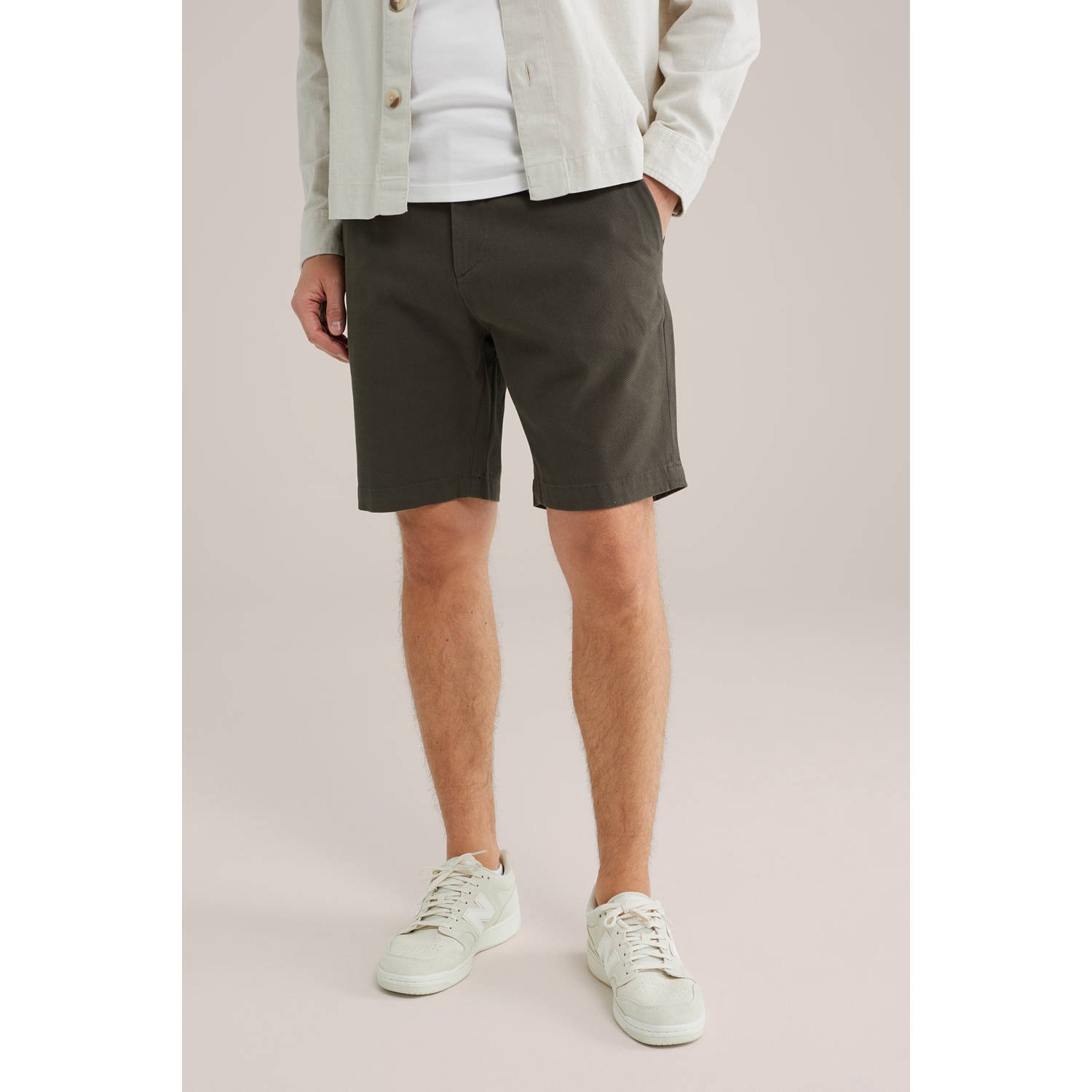 WE Fashion regular chino short sea water
