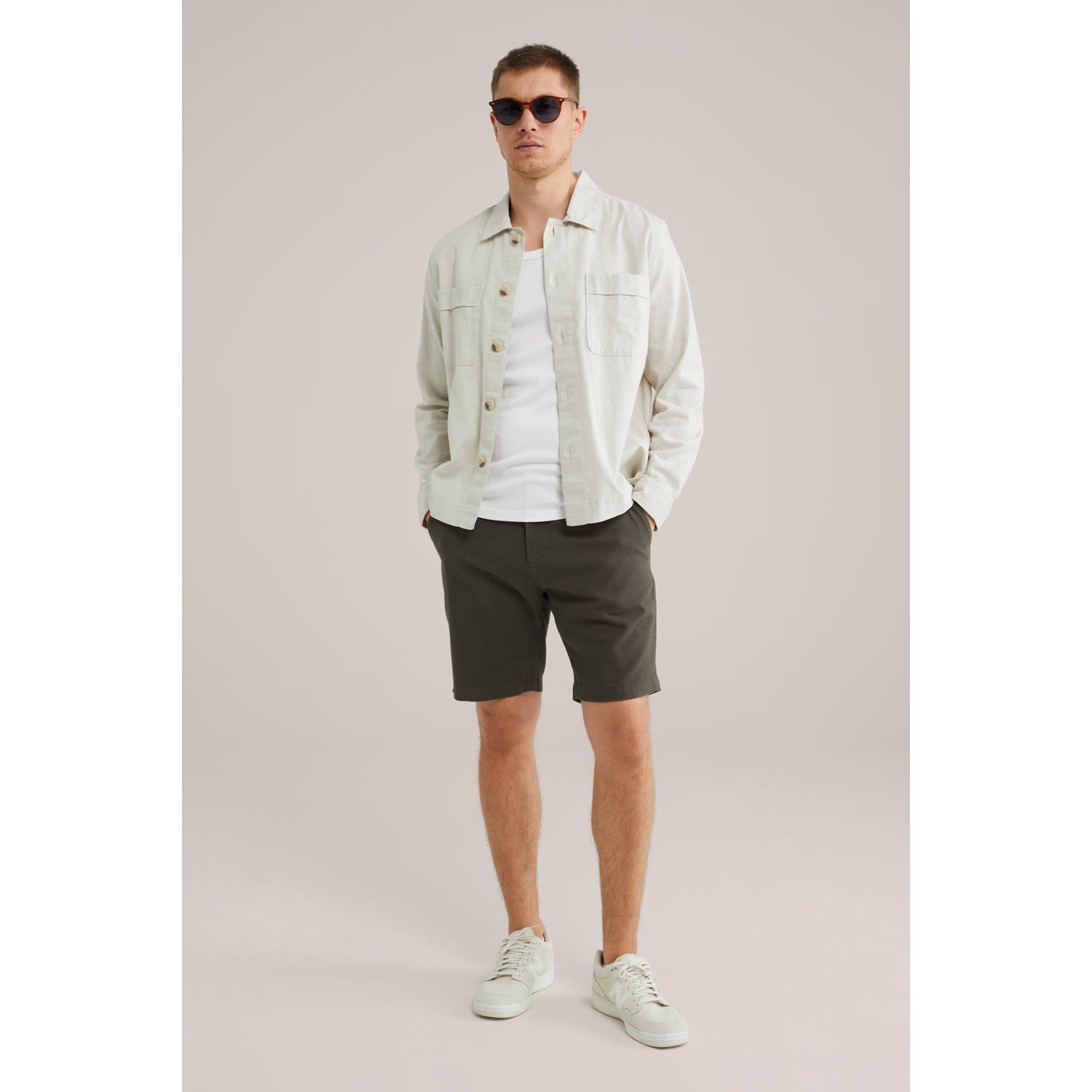 WE Fashion regular chino short sea water