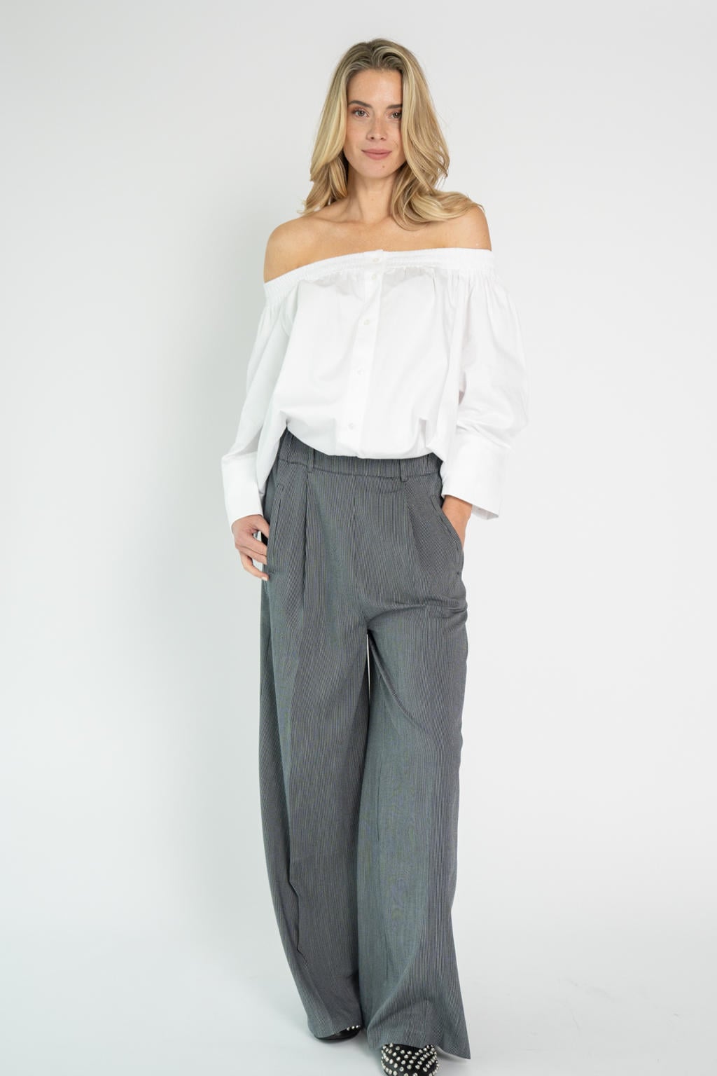 Witte dames Est'seven X Ellemieke blousetop van katoen met lange mouwen, off shoulder hals en knoopsluiting
