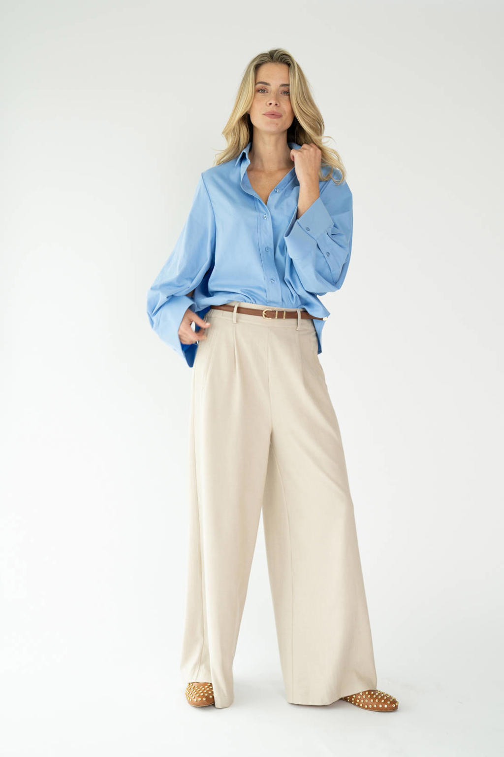 Beige dames Est'seven X Ellemieke wide leg regular waist pantalon van viscose met rits- en knoopsluiting