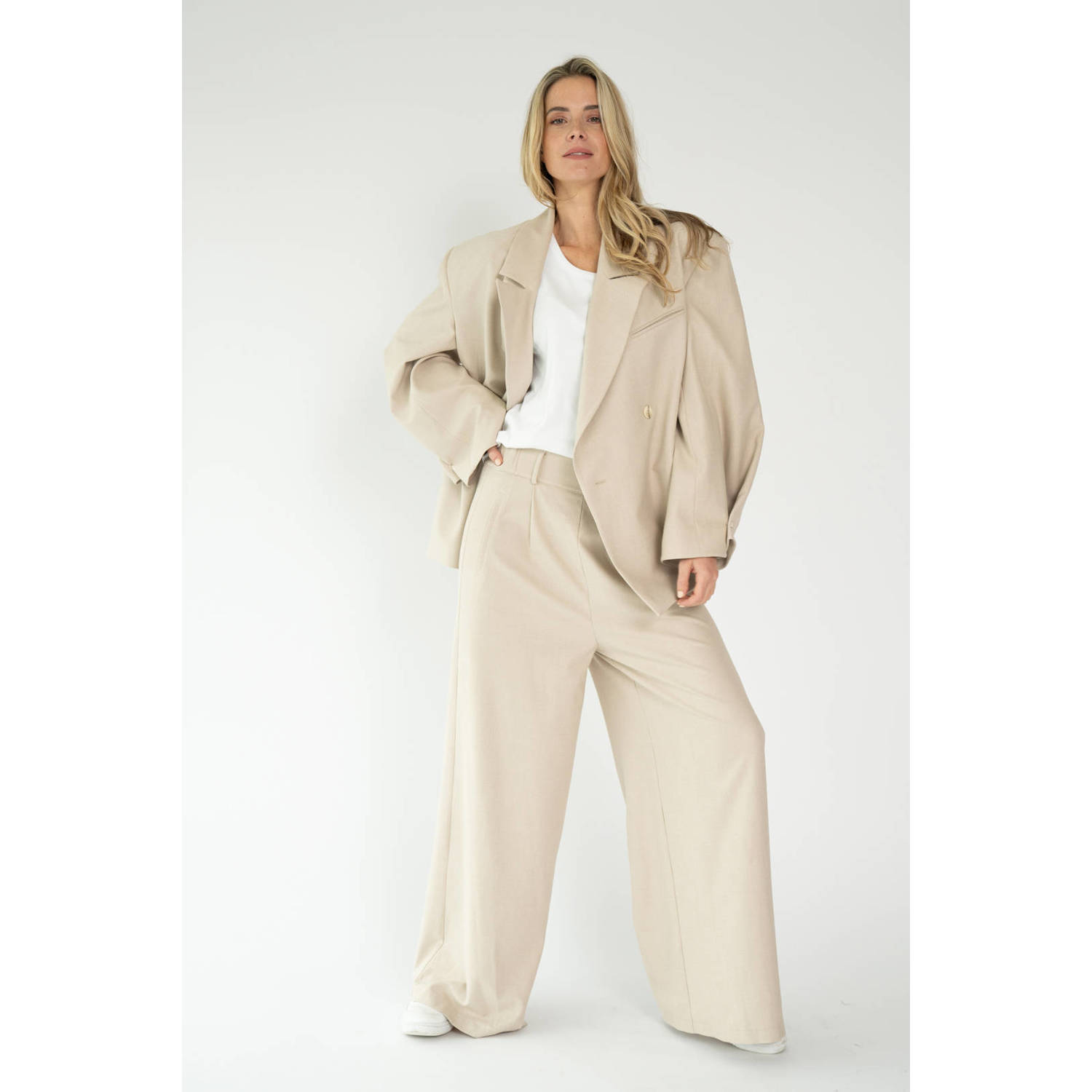 Est'seven X Ellemieke oversized blazer beige