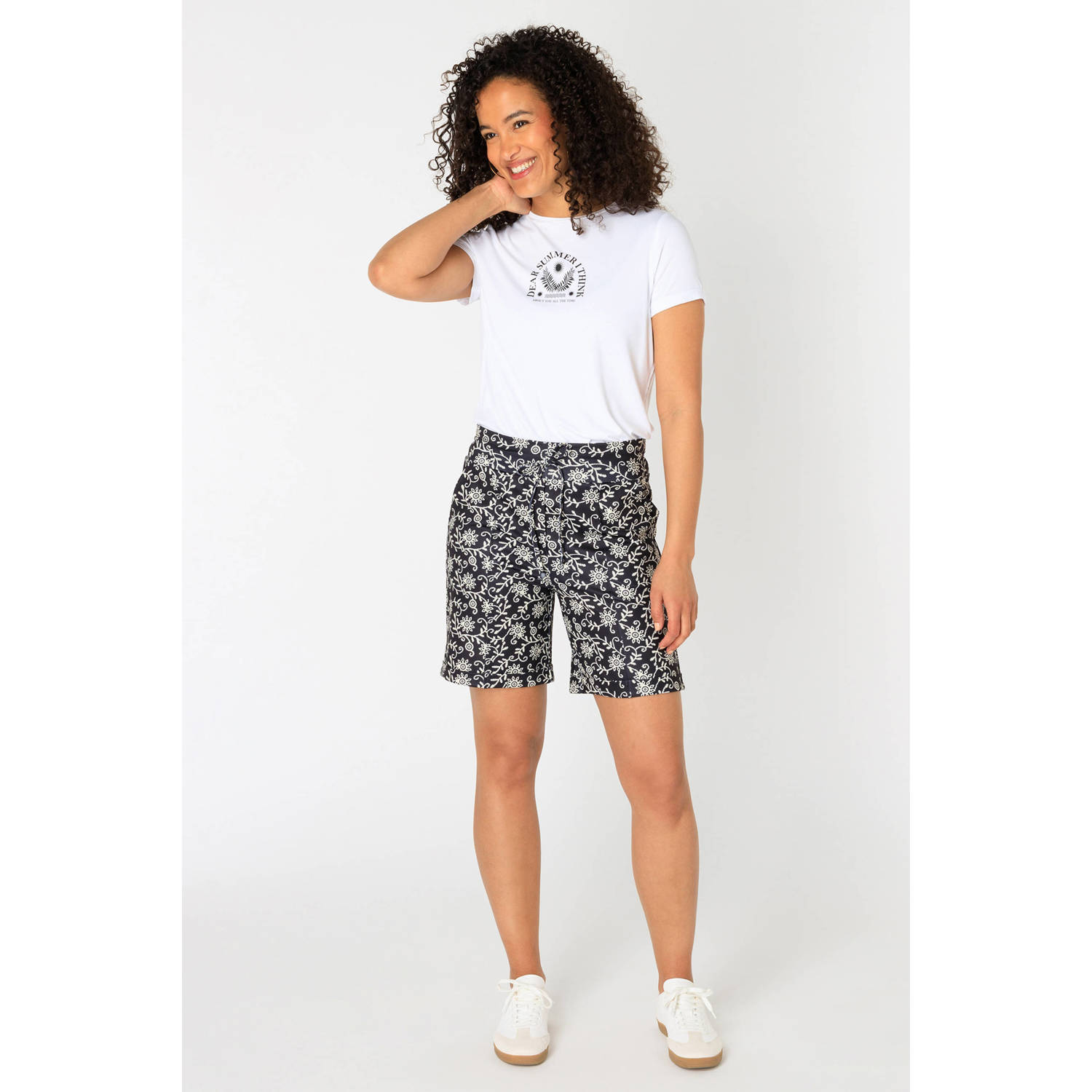 Ivy Beau rechtvallend regular waist casual short zwart