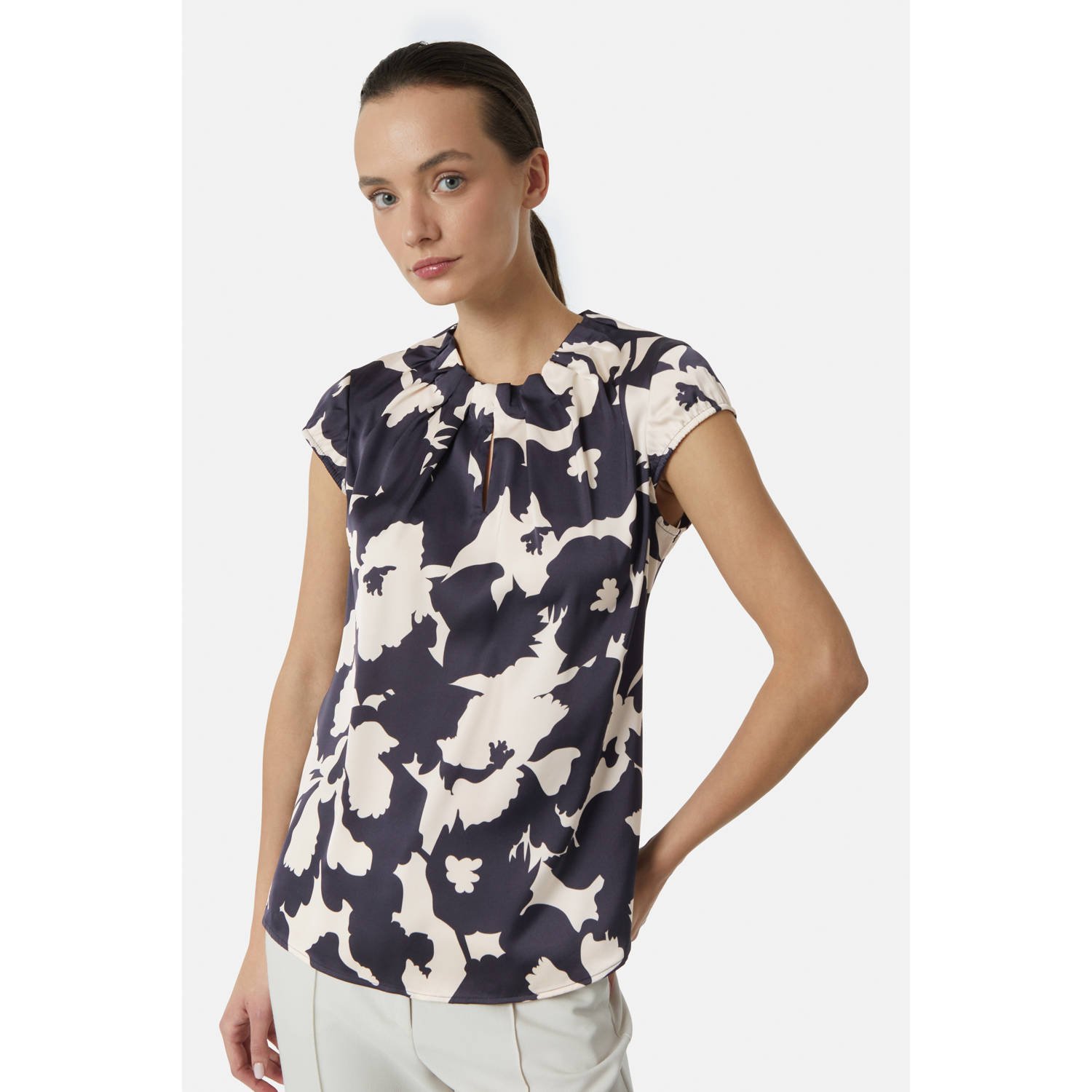 Comma Slim fit blouseshirt met druppelvormige hals