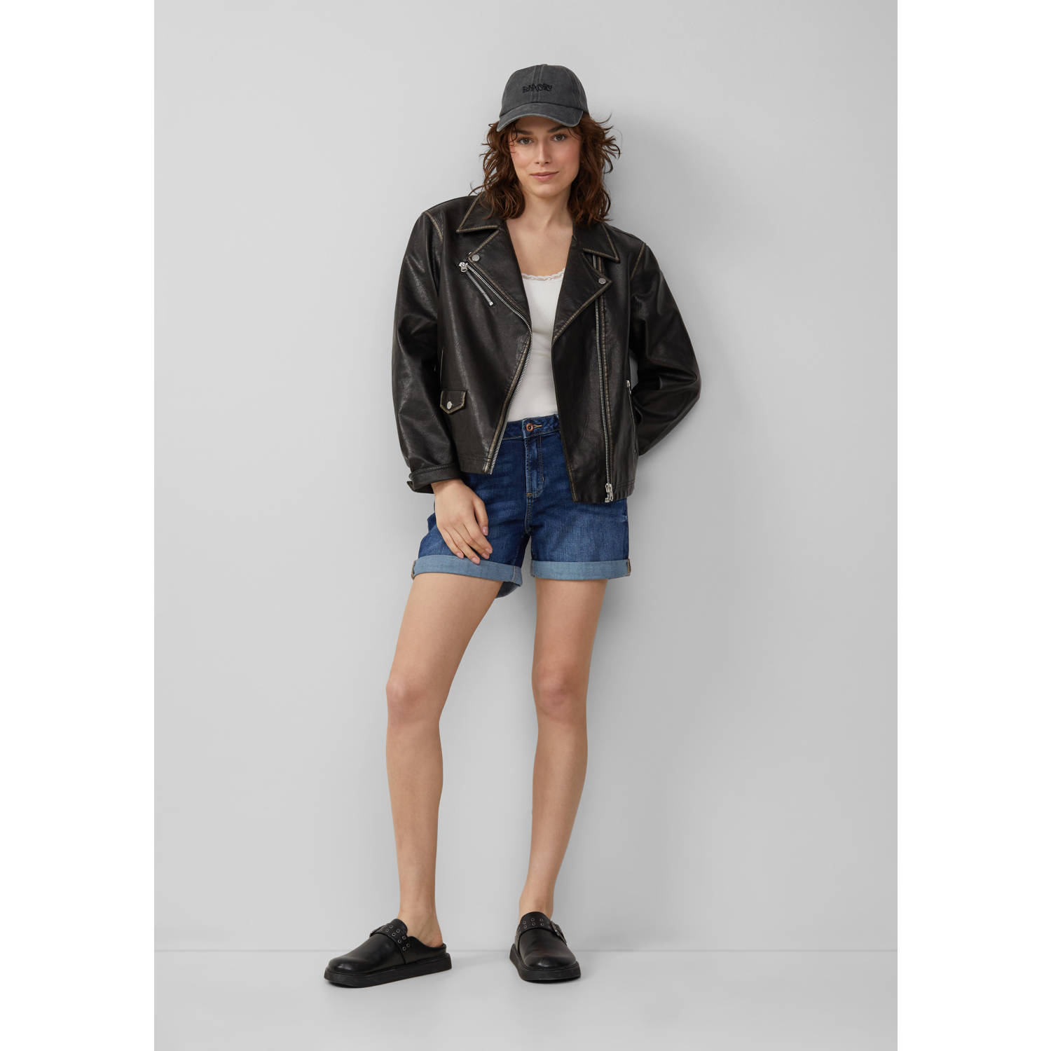 Q S by s.Oliver denim slim regular waist denim short dark blue denim