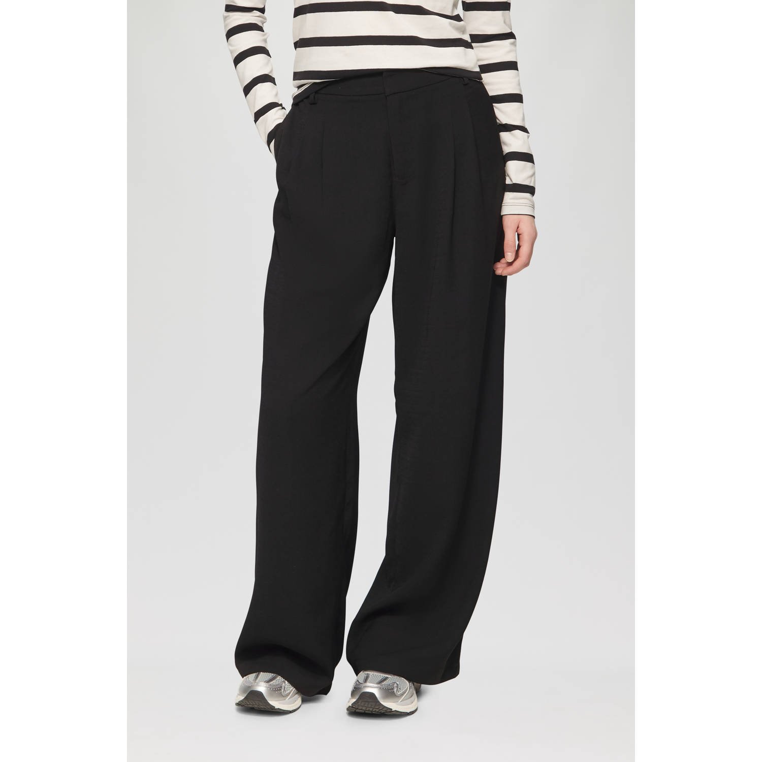 Q S by s.Oliver wide leg regular waist pantalon zwart