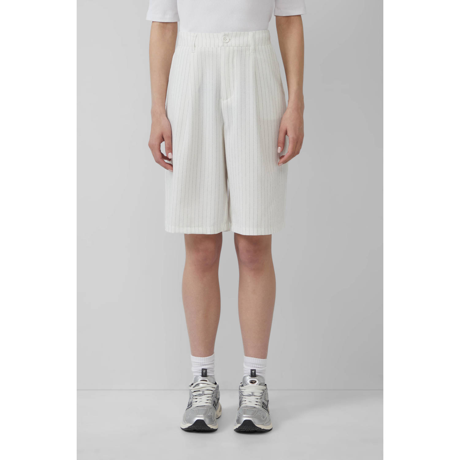 Q S by s.Oliver straight high waist bermuda short wit