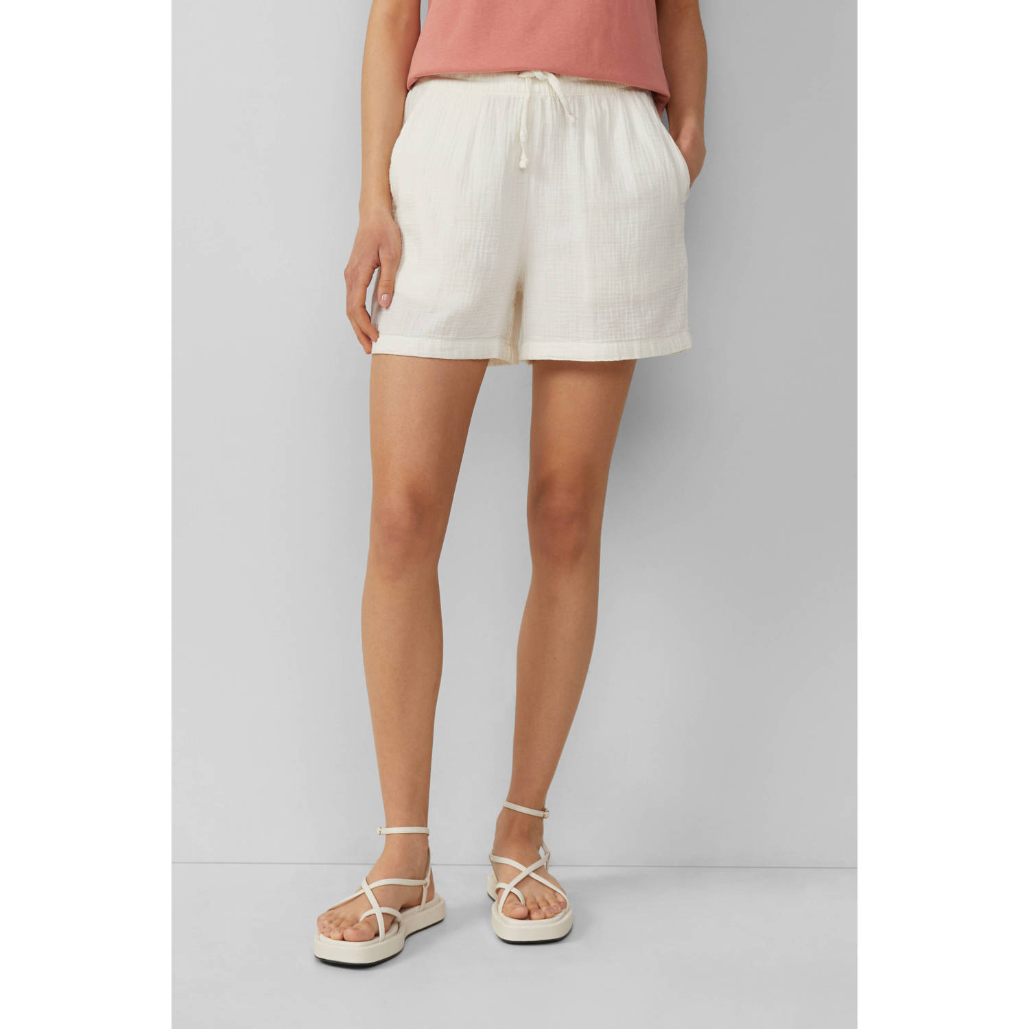 Q S by s.Oliver straight regular waist casual short lichtgrijs