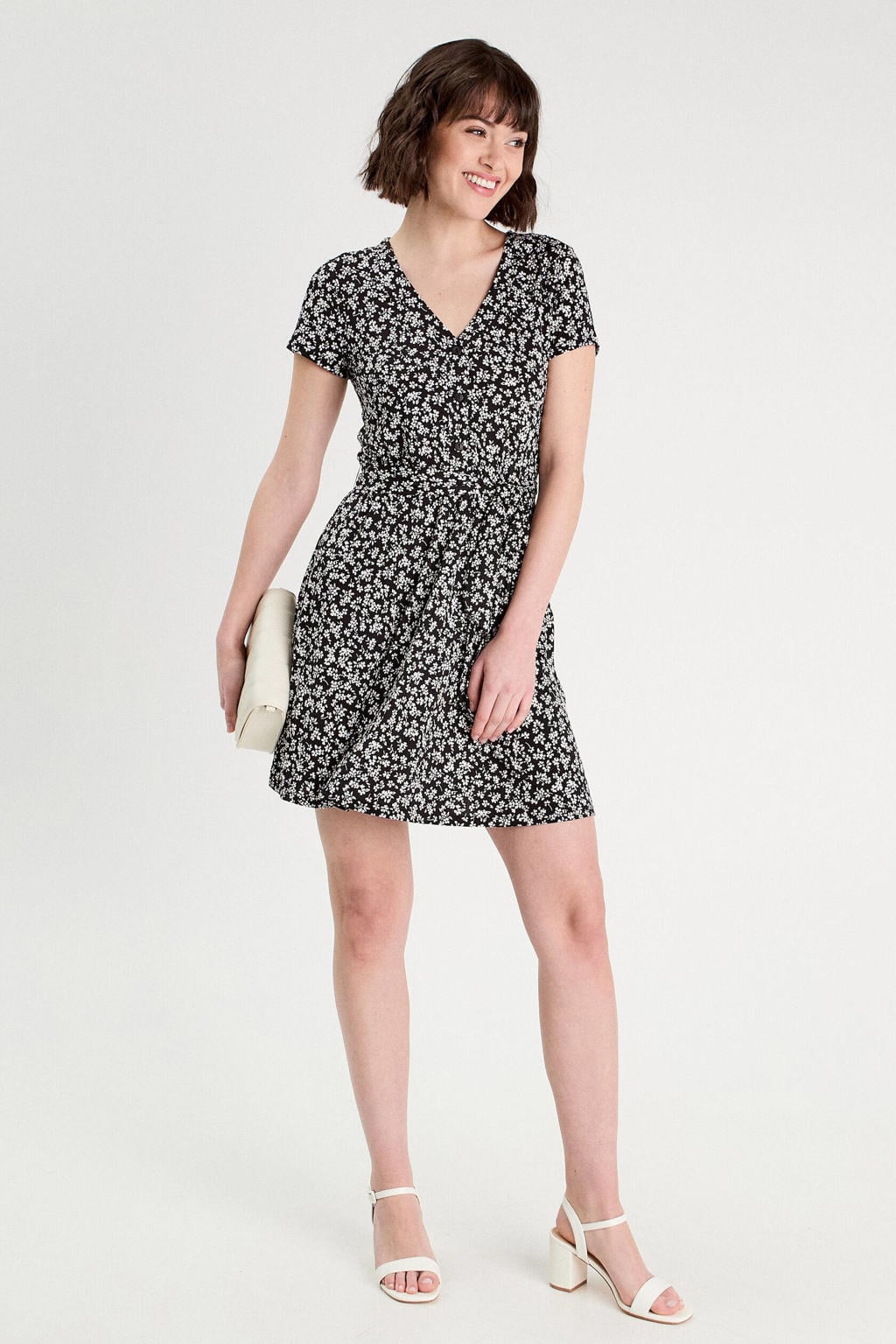 Zwart en ecru dames Cache Cache mini jurk van polyester met bloemenprint, korte mouwen, V-hals en knoopsluiting
