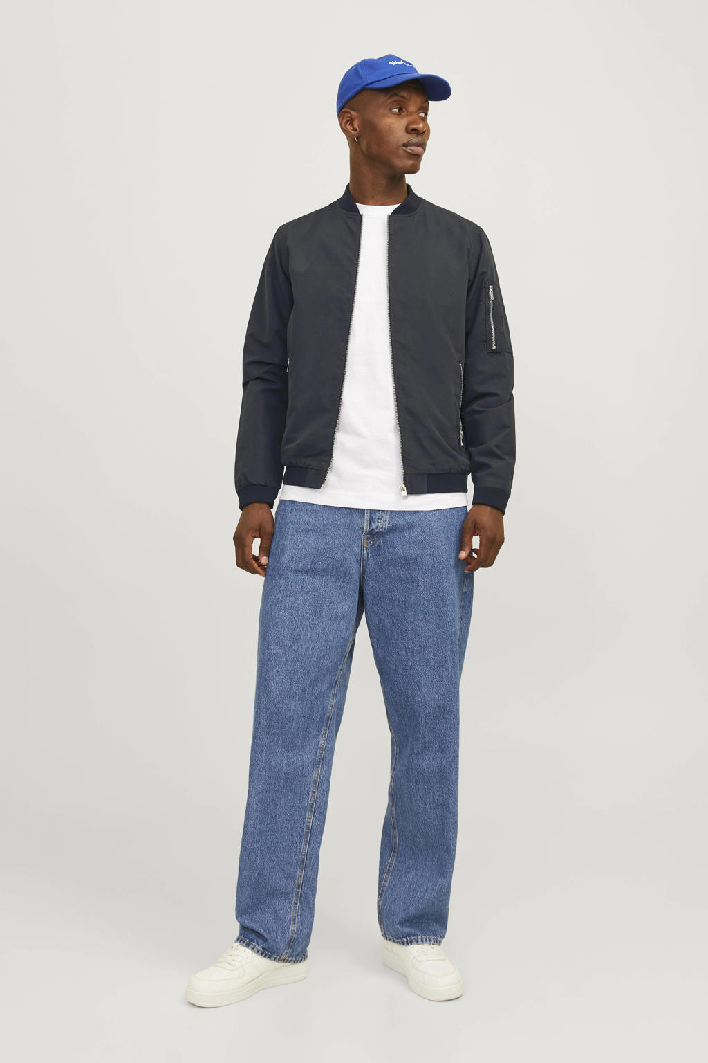 Zwarte heren JACK & JONES ESSENTIALS bomberjack van polyester met effen, lange mouwen, opstaande kraag, ritssluiting en geribde boorden