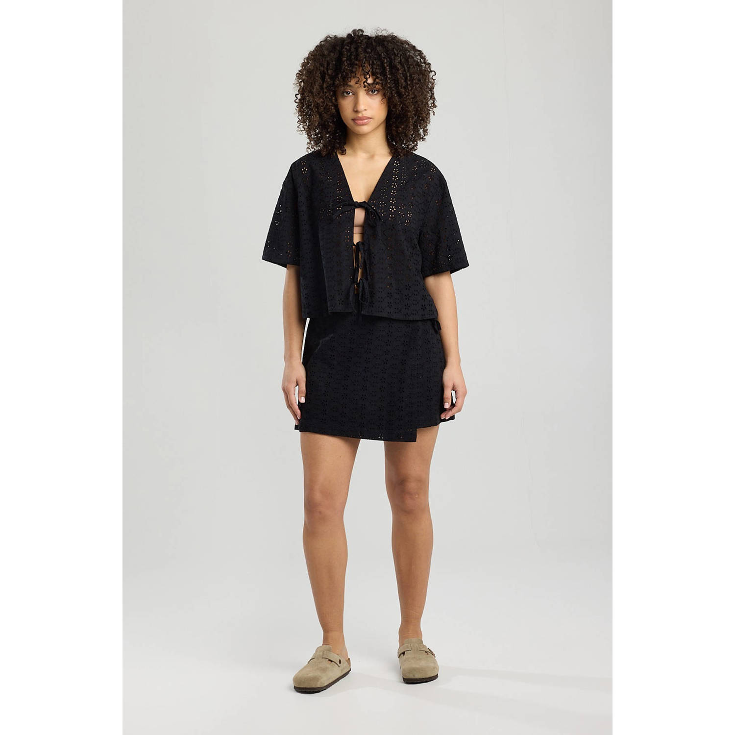 America Today wikkelrok broderie zwart