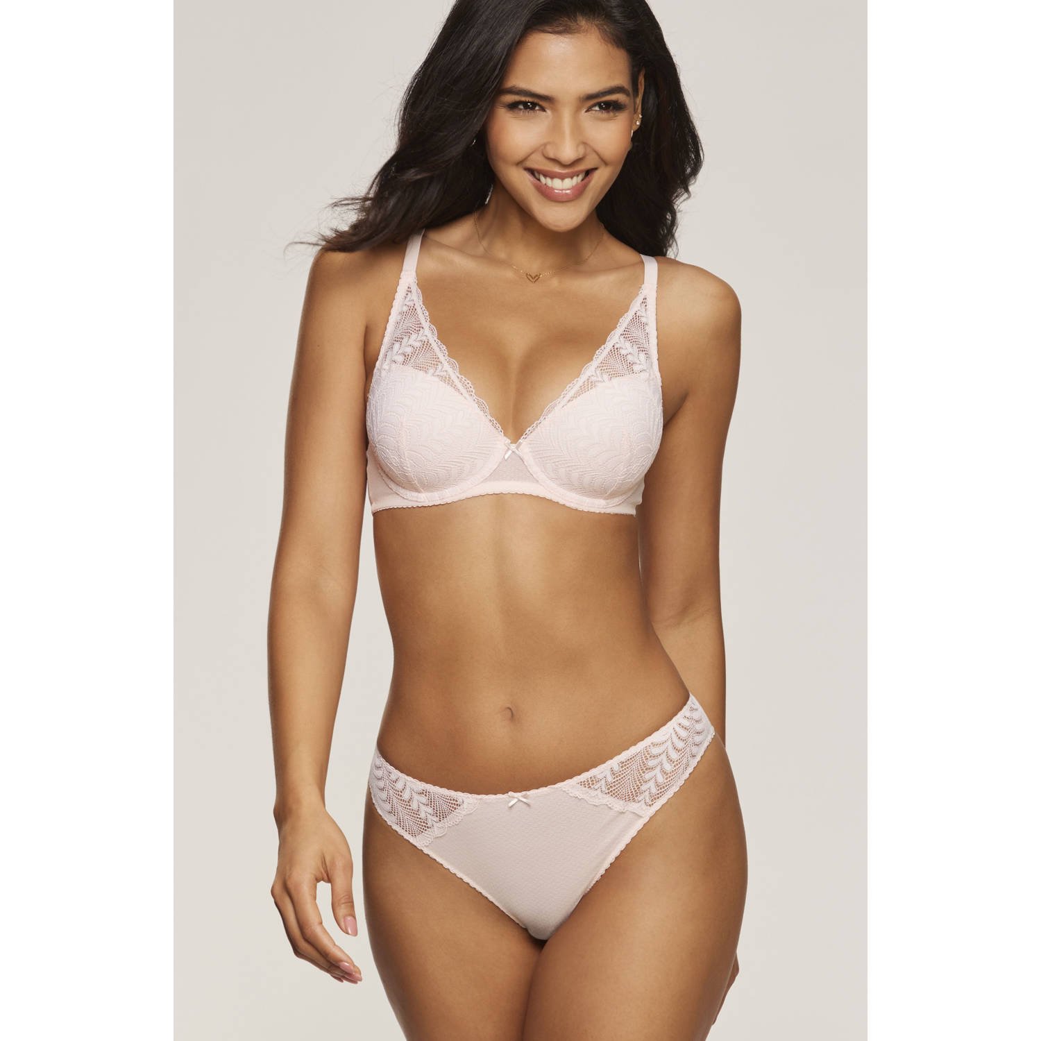 Lascana Bh met steuncups AMIRA met spacer cups en modieuze high-apex vorm lingerie