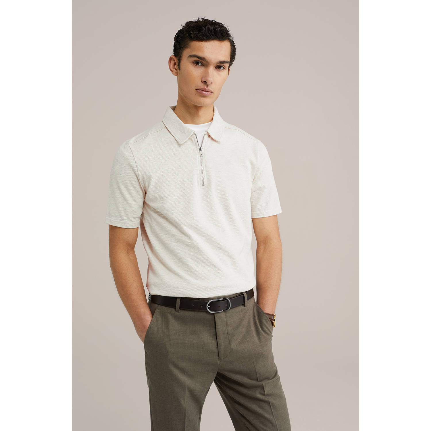 WE Fashion slim polo met textuur ecru