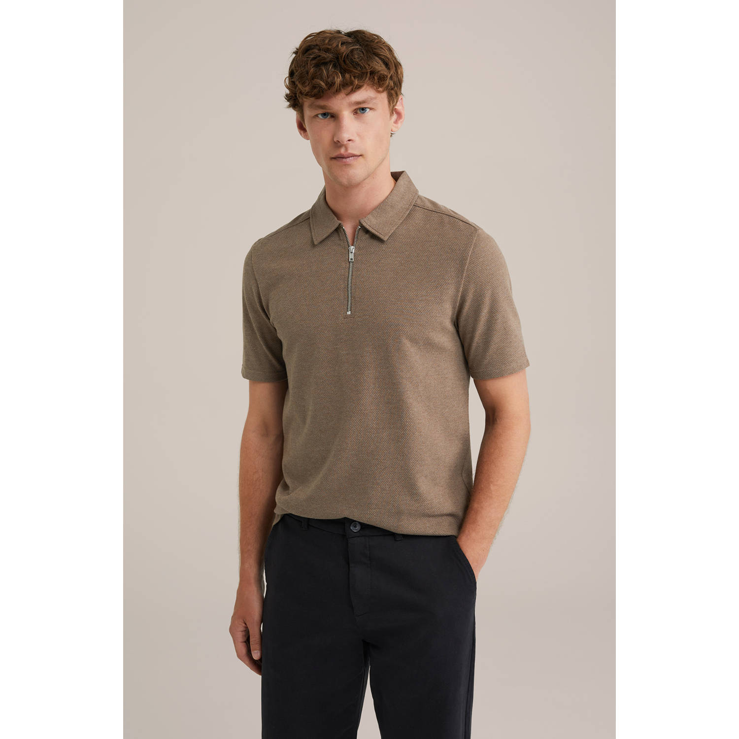WE Fashion slim polo met textuur bruin