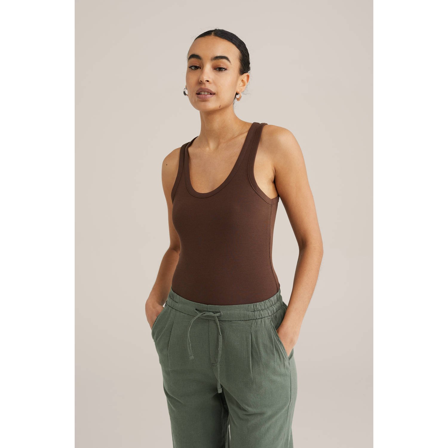 WE Fashion mouwloze top bruin