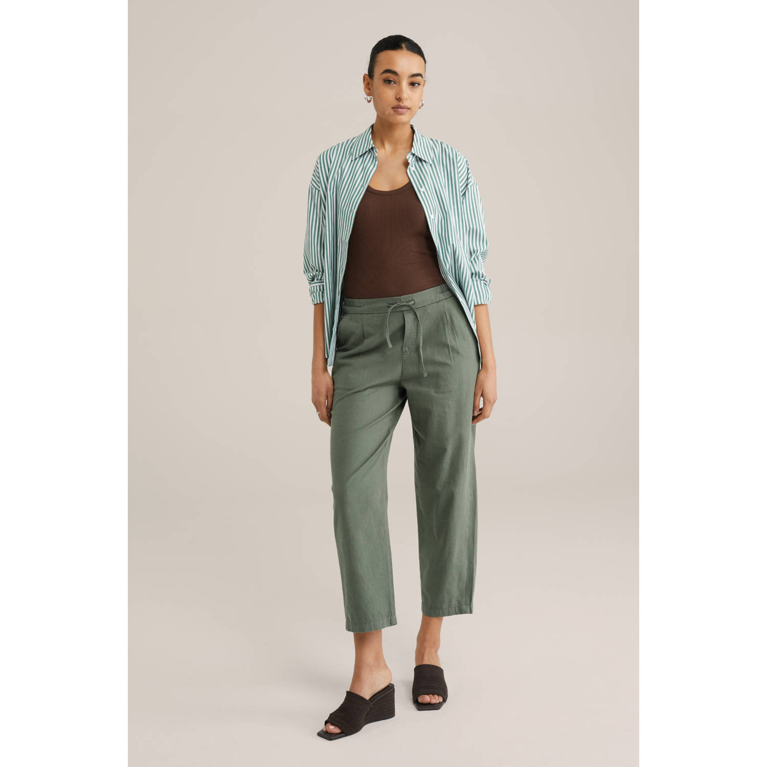 WE Fashion mouwloze top bruin