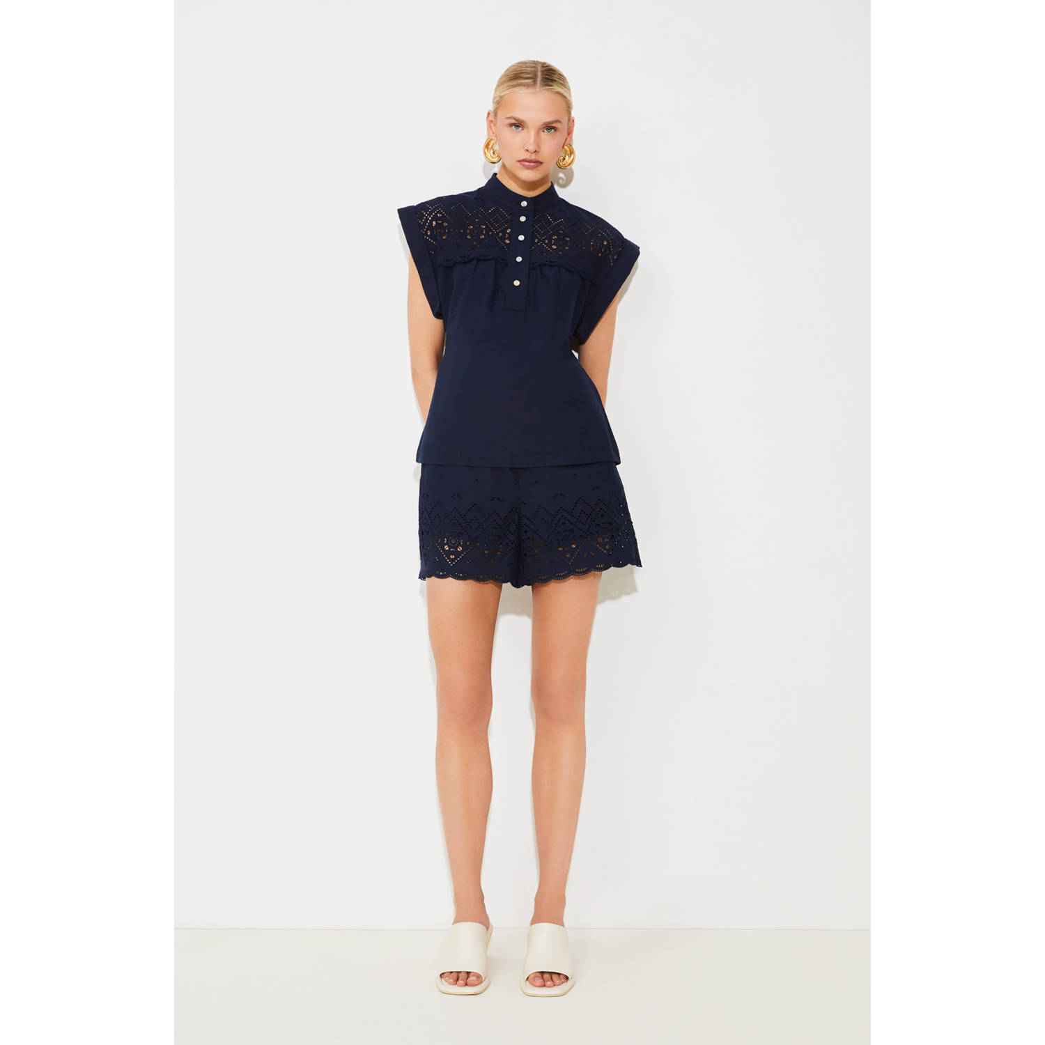 Suncoo straight high waist casual short donkerblauw broderie