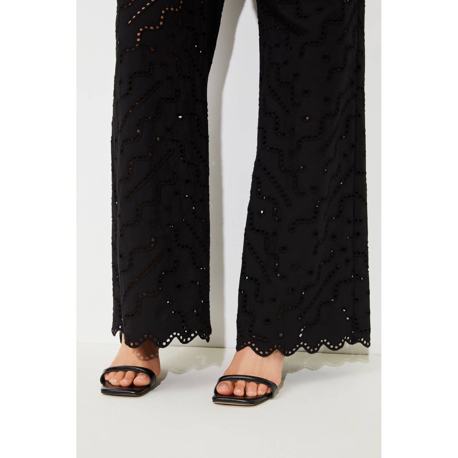 Suncoo wide leg regular waist broek zwart broderie