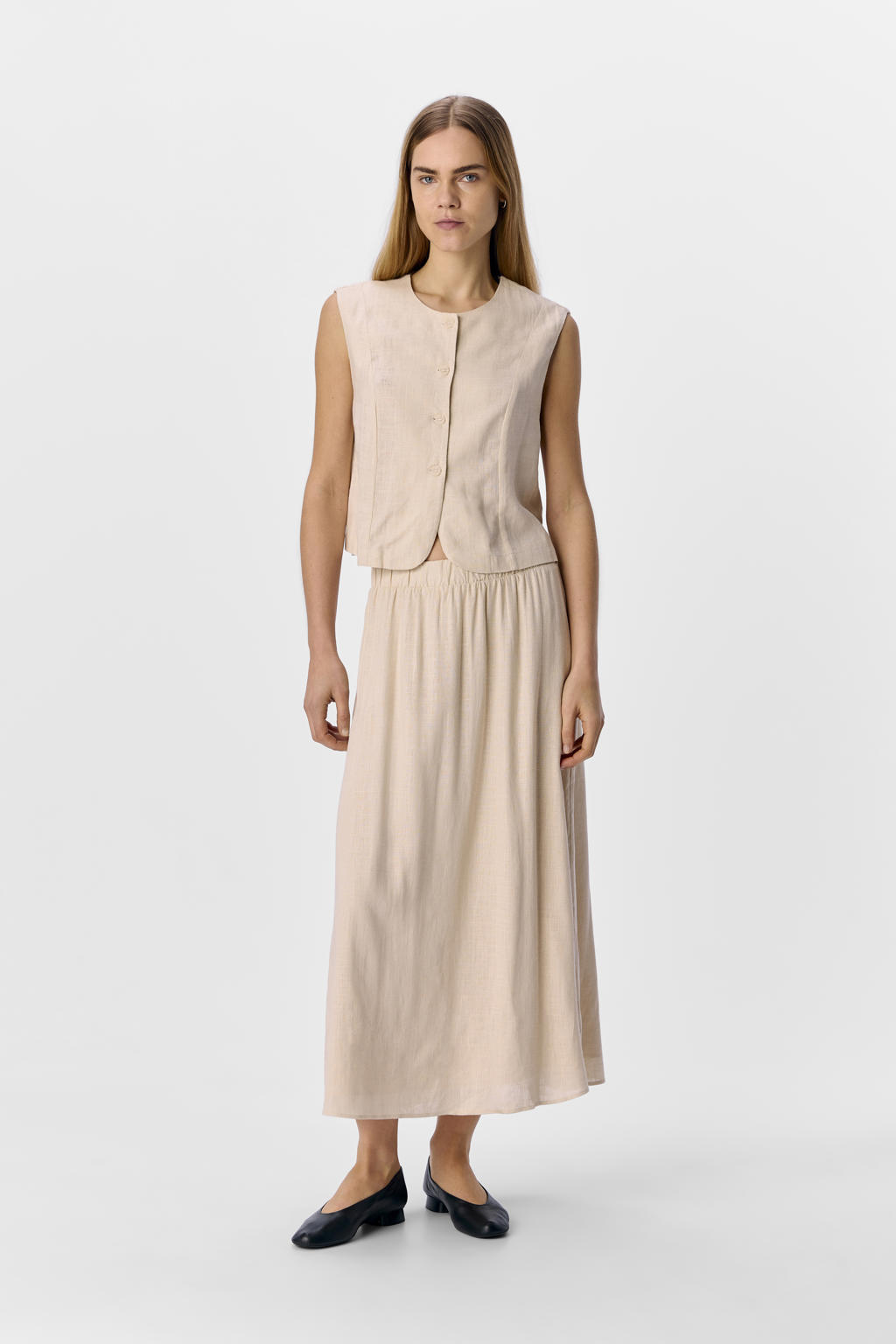Zandkleurige dames OBJECT gilet van viscose met effen, ronde hals, knoopsluiting en geweven detail