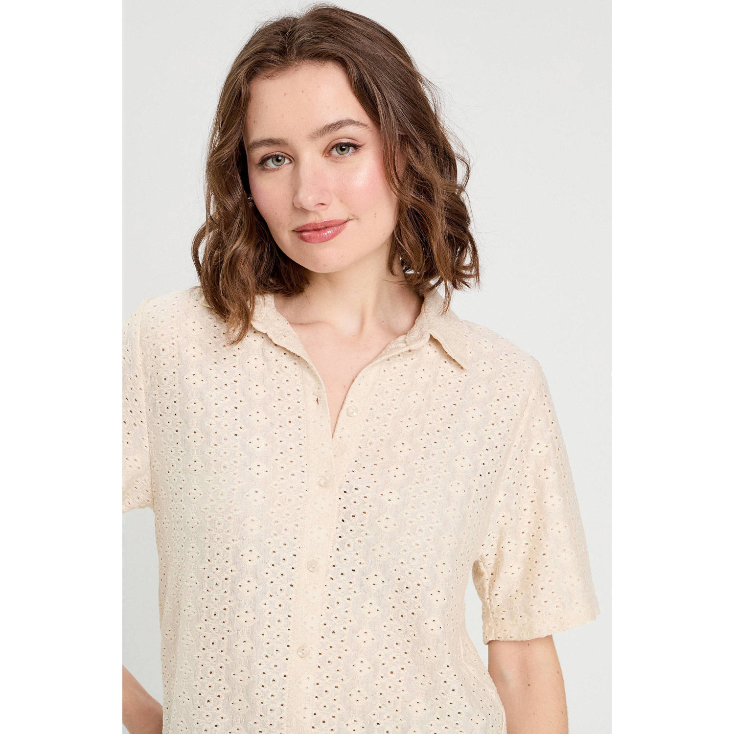 Cache blouse ecru broderie