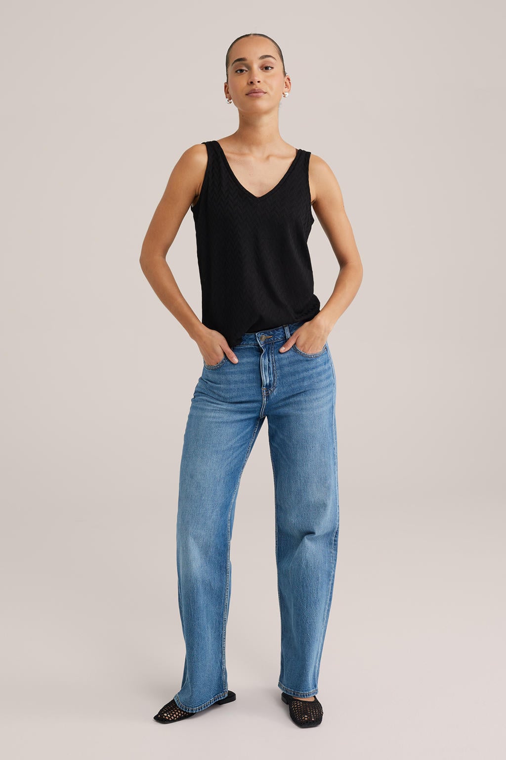 Zwarte dames WE Fashion top fijn gebreid van polyester met effen, spaghettibandjes, V-hals en ajour details