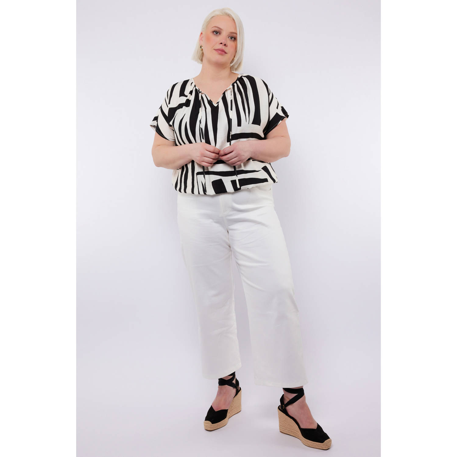 Exxcellent high waist straight leg jeans wit