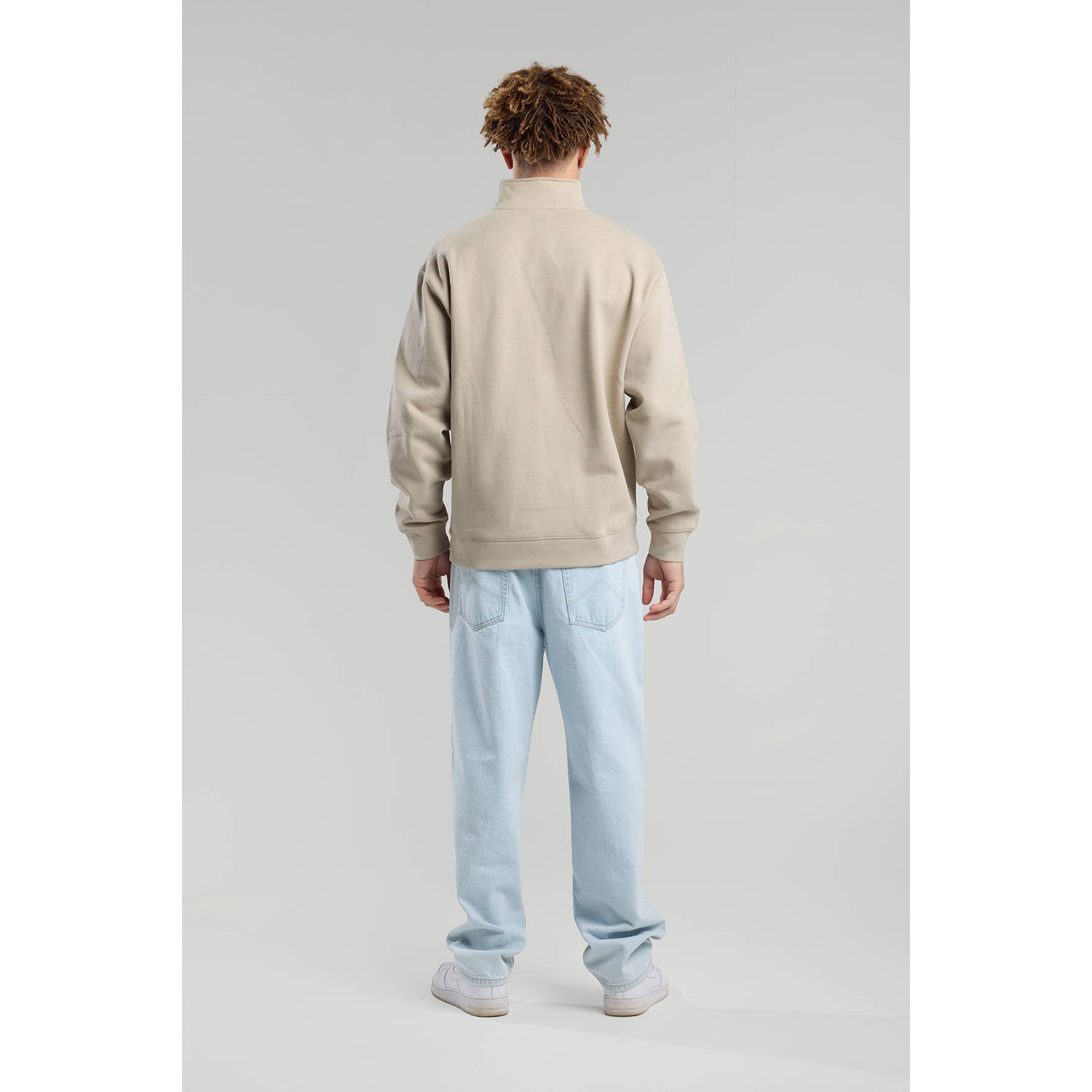 America Today sweater bruin
