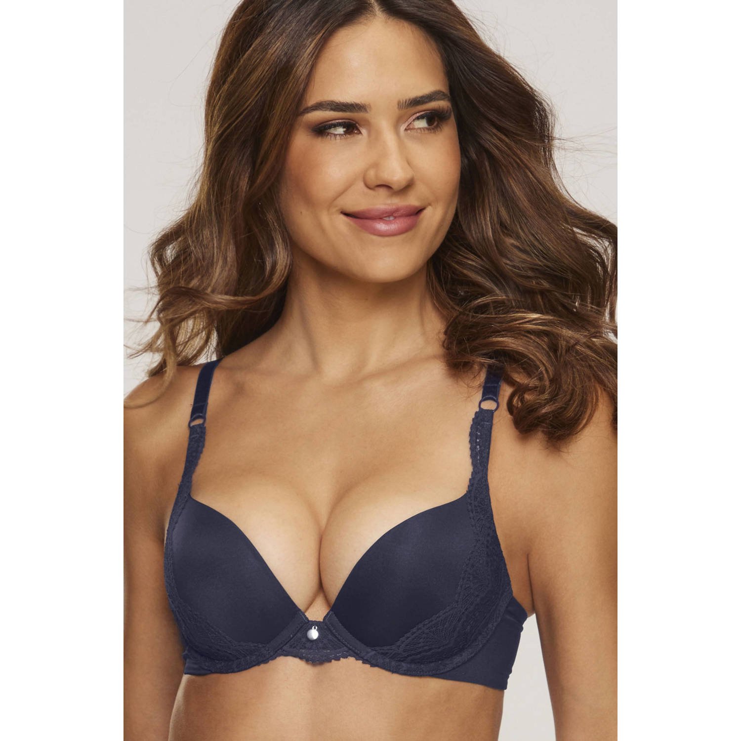 S.Oliver RED LABEL Beachwear Push-up-bh Pauline met fijne kant aan de zijkant van de cup en modieus accessoire lingerie