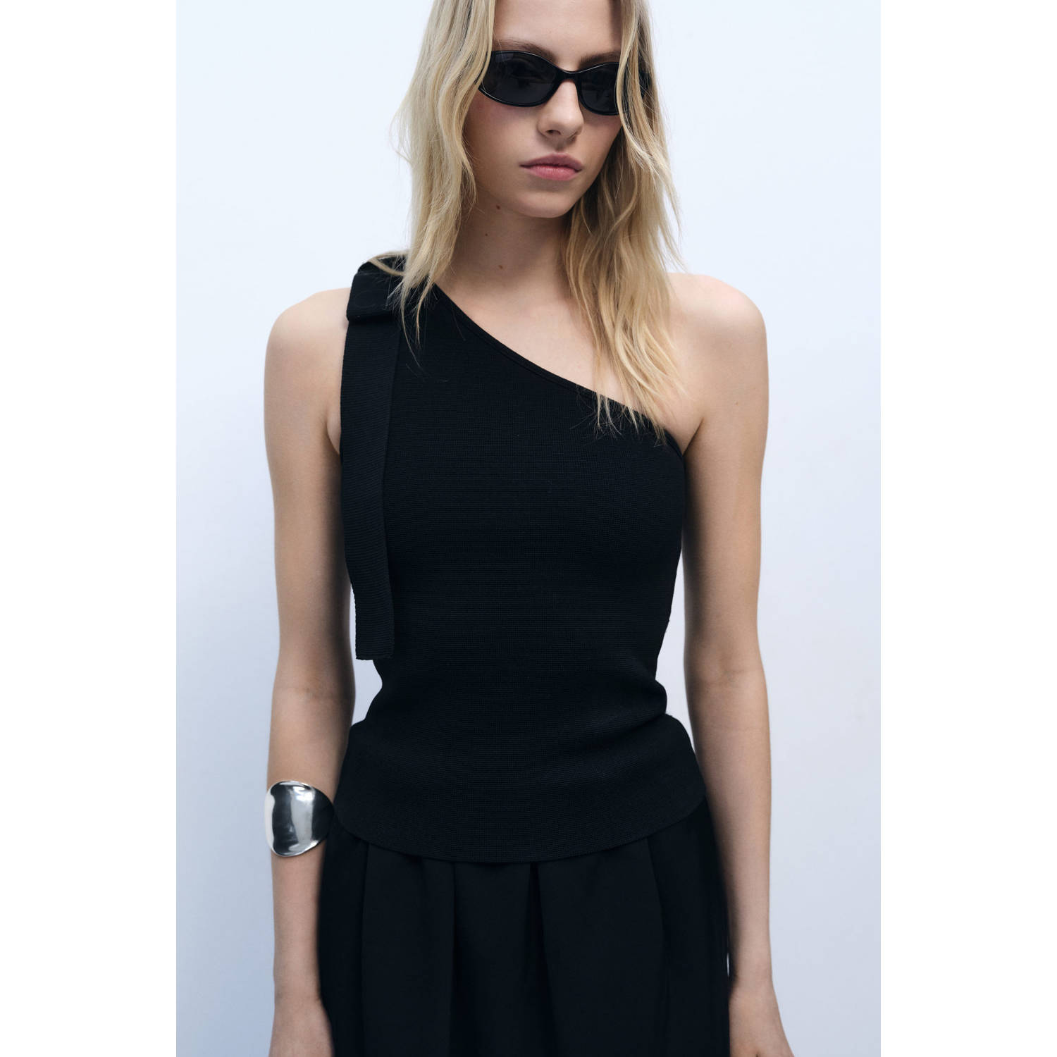 Mango one shoulder top zwart fijn gebreid