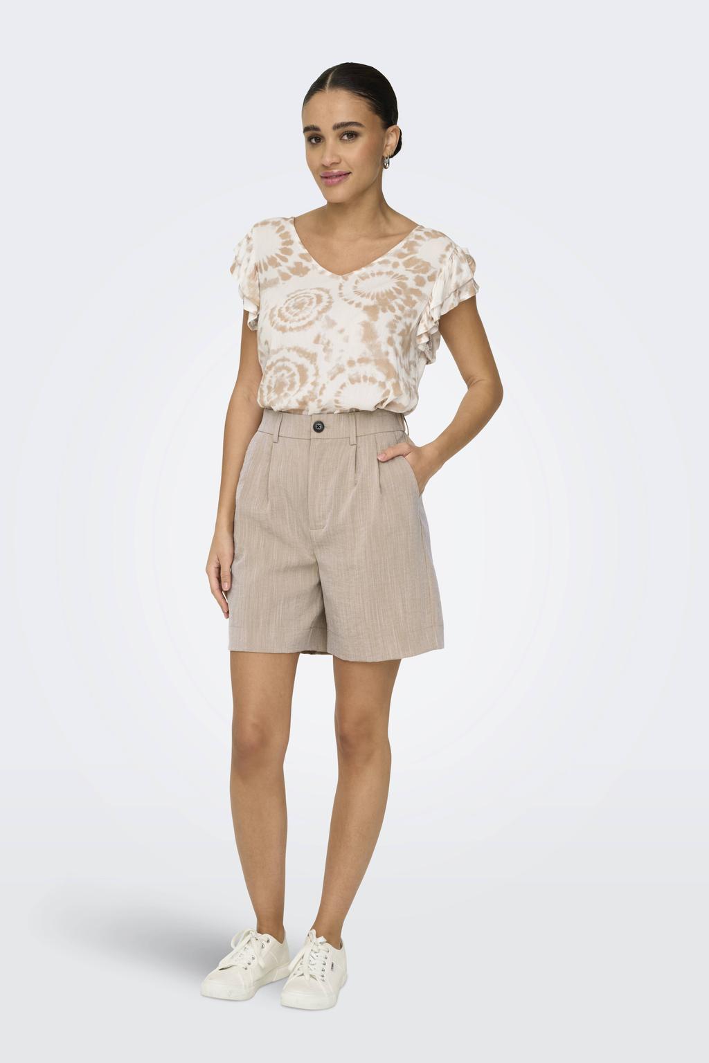Beige dames ONLY regular waist casual short van viscose met loose fit, knoopsluiting en effen