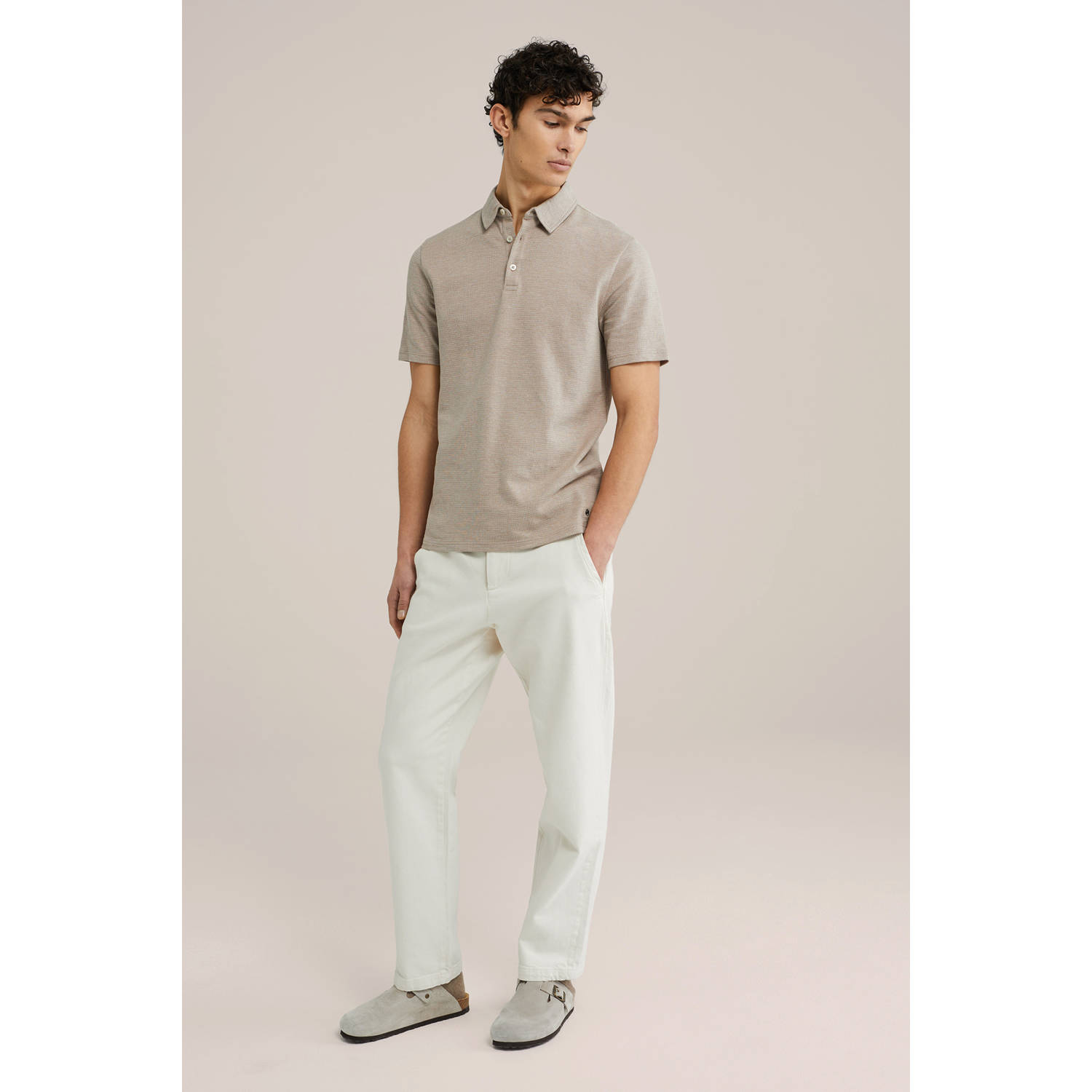 WE Fashion slim polo met textuur beige