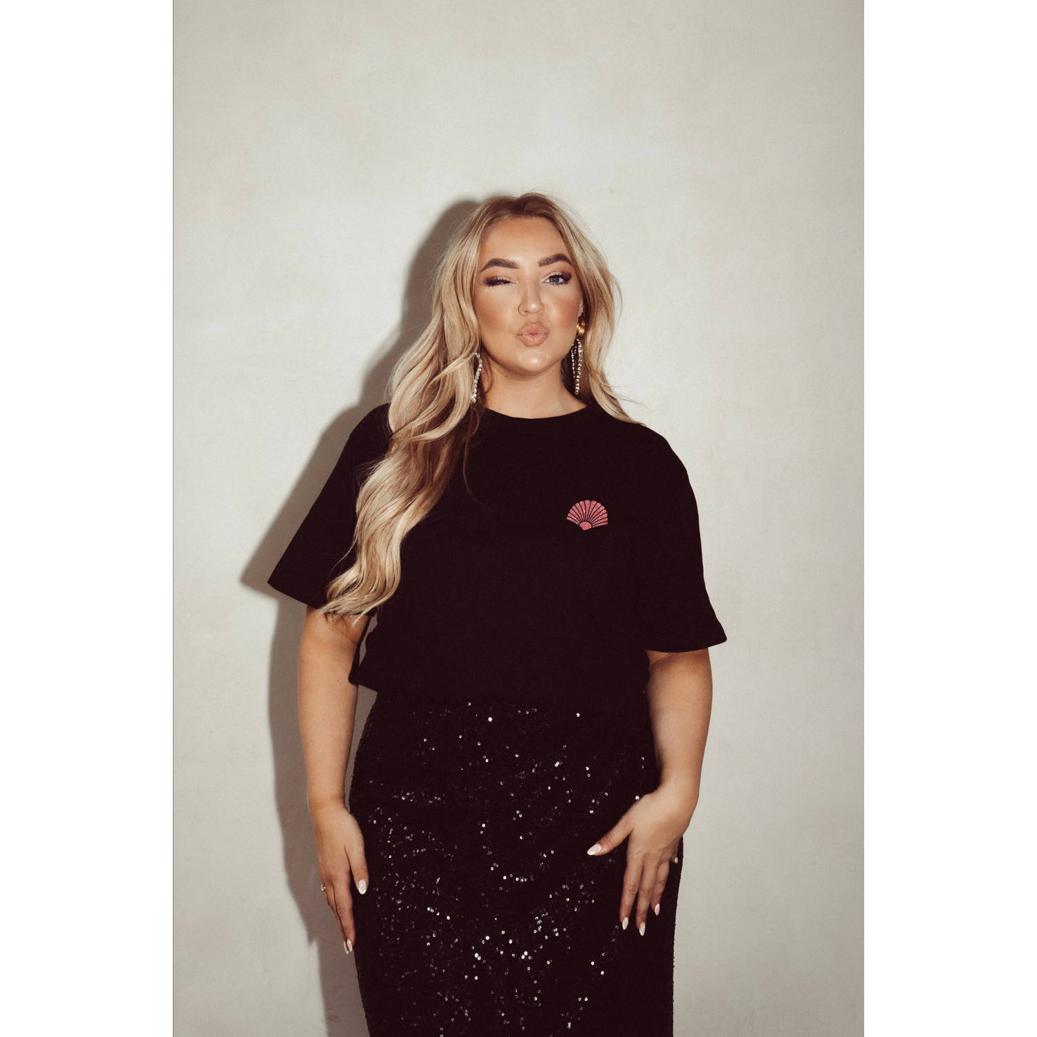 Pinned by K Curve T-shirt zwart